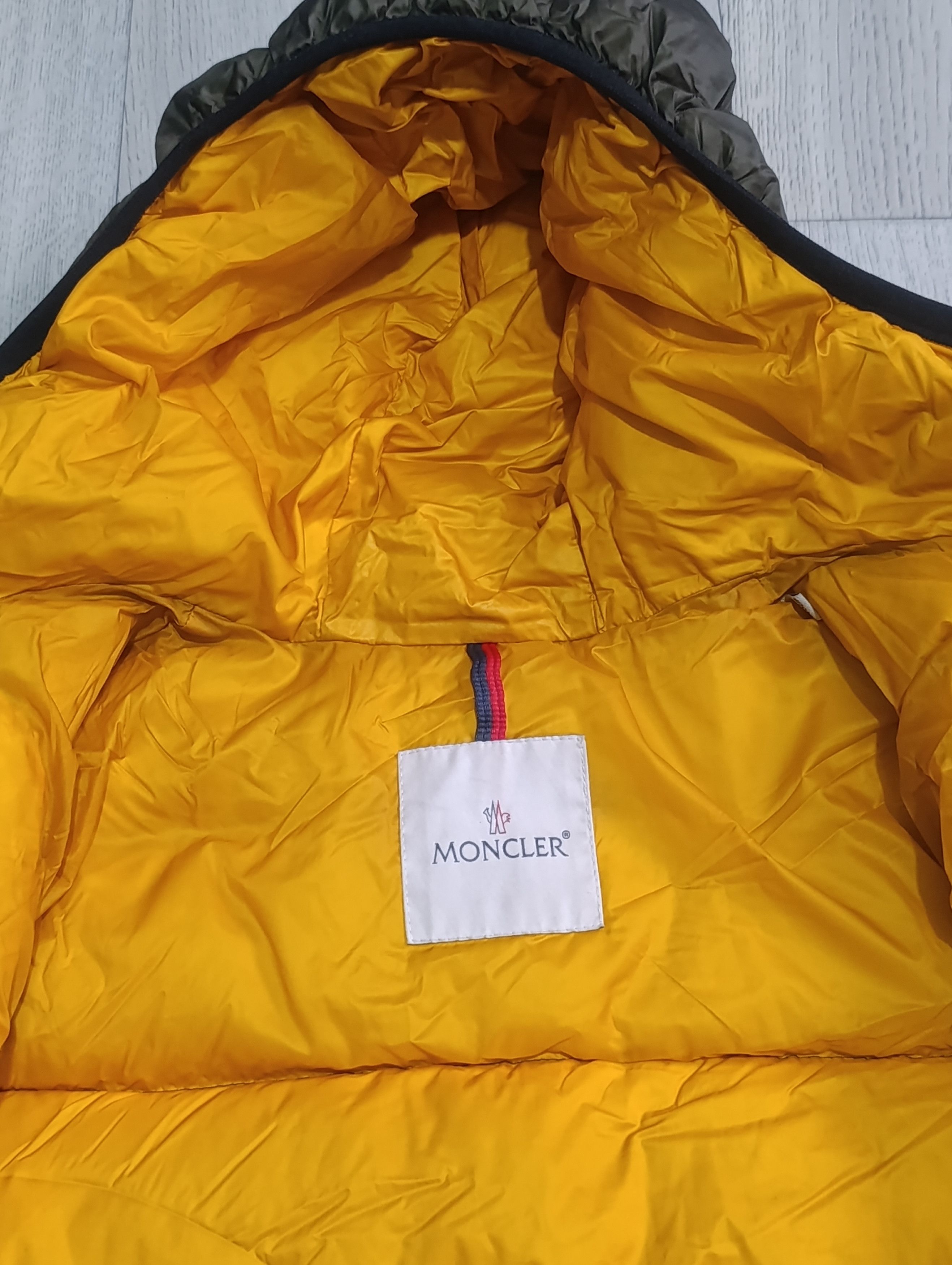 Moncler Moncler Bomber Jacket Downs For kids size : 10yo Size US S / EU 44-46 / 1 - 6 Thumbnail