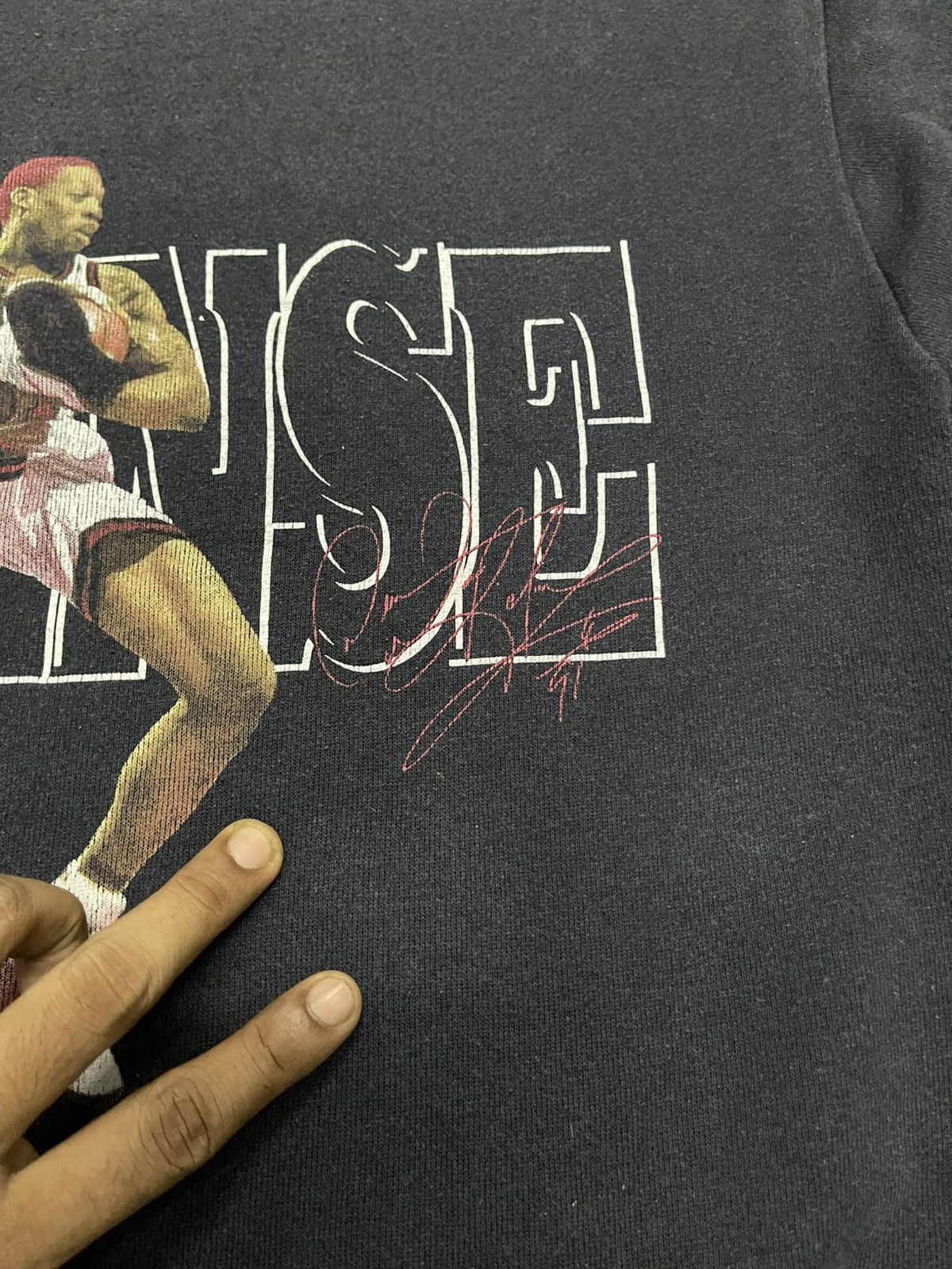 NBA VINTAGE 1997 DENNIS RODMAN DUNK INTENSE FADED CREWNECK Size US M / EU 48-50 / 2 - 6 Thumbnail