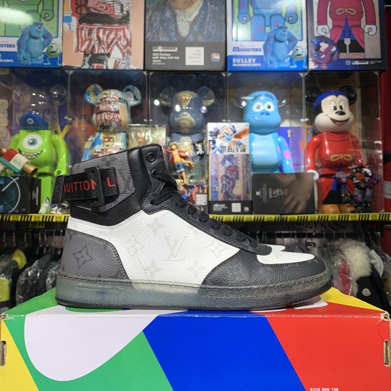 Louis Vuitton Louis Vuitton Rivoli Casual Sneakers in White and Blue -250 Size US 8.5 / EU 41-42 - 5 Thumbnail
