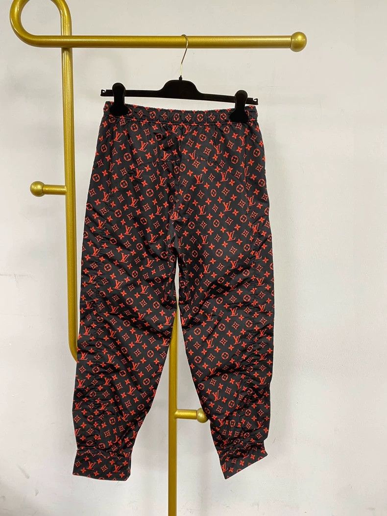 Louis Vuitton Louis Vuitton Jogging Pants with Full Print of Presbyopia Size US 36 / EU 52 - 2 Thumbnail