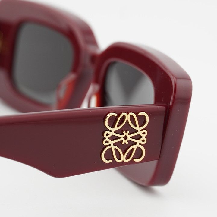 Loewe Loewe LW40101I 66A Sunglasses Shiny Burgundy/Gold Rectangle Size ONE SIZE - 6 Thumbnail