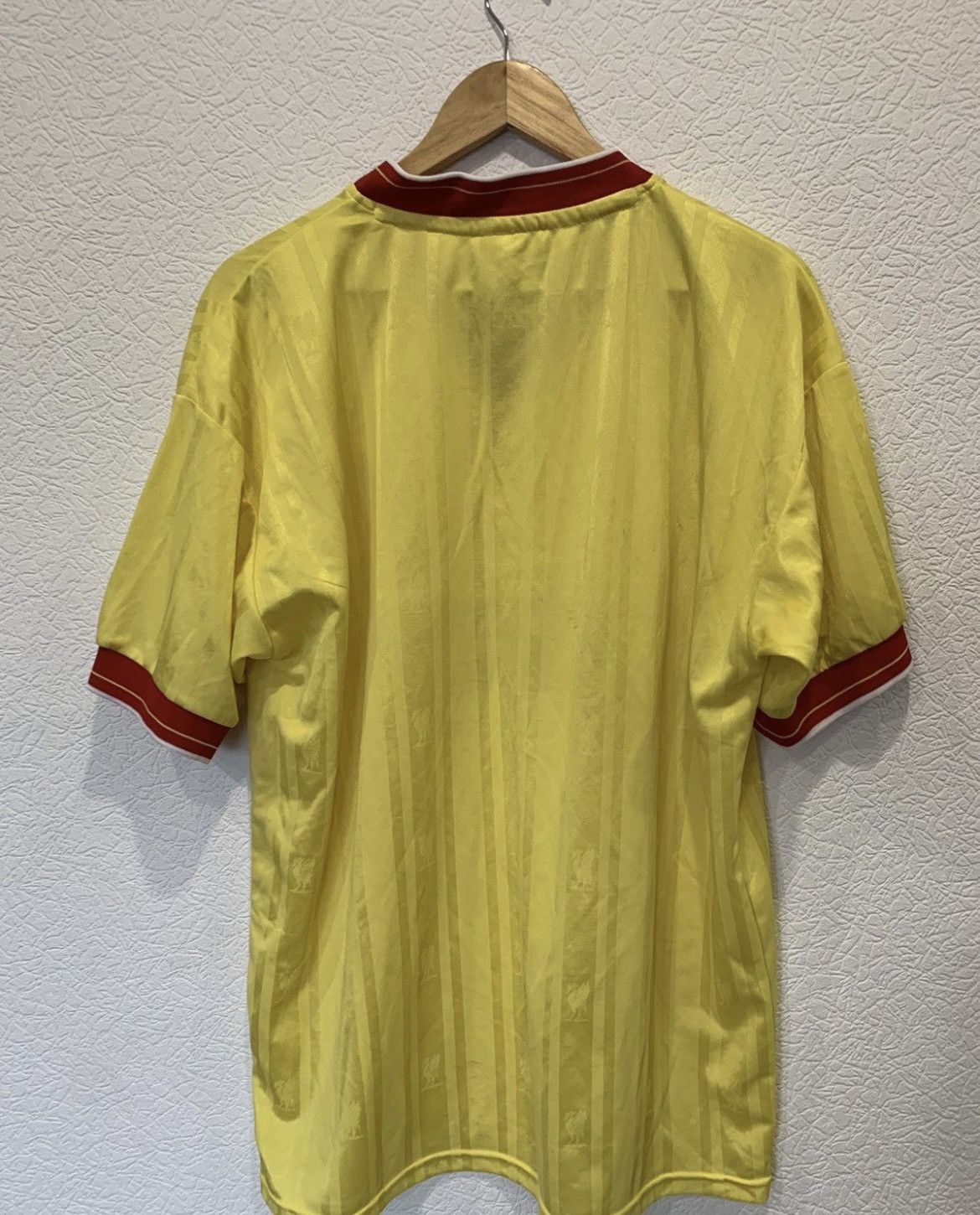 Other LIVERPOOL VINTAGE 90’s SOCCER JERSEY YELLOW CROWN PAINTS Size US XL / EU 56 / 4 - 6 Thumbnail