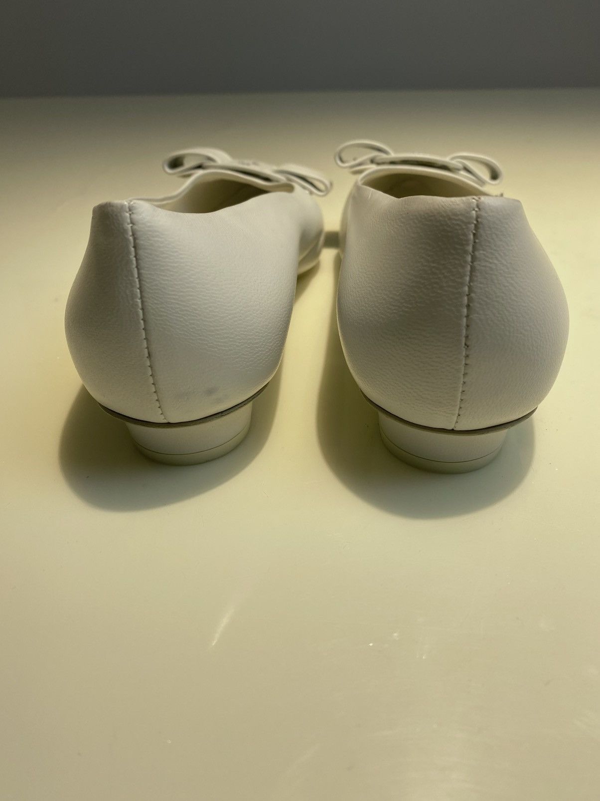 Salvatore Ferragamo Salvatore Ferragamo Viva White Leather Flat Shoes Size5 Size US 5 / IT 35 - 5 Thumbnail