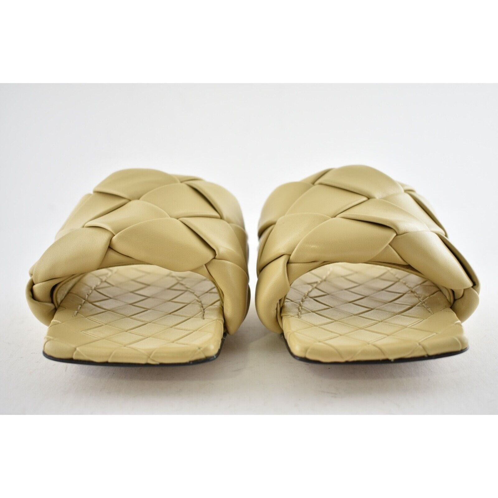 Bottega Veneta Bottega Veneta Lido Flat Slides Cane Sugar Beige Intrecciato Size US 7 / IT 37 - 5 Thumbnail