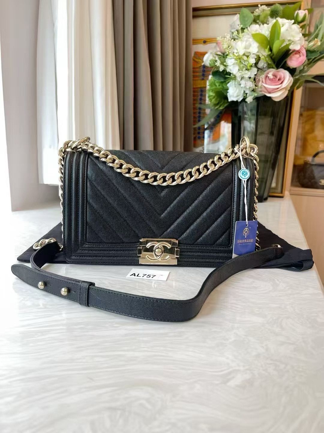 Chanel Pre-loved Bag Very good condition Size ONE SIZE - 1 Thumbnail