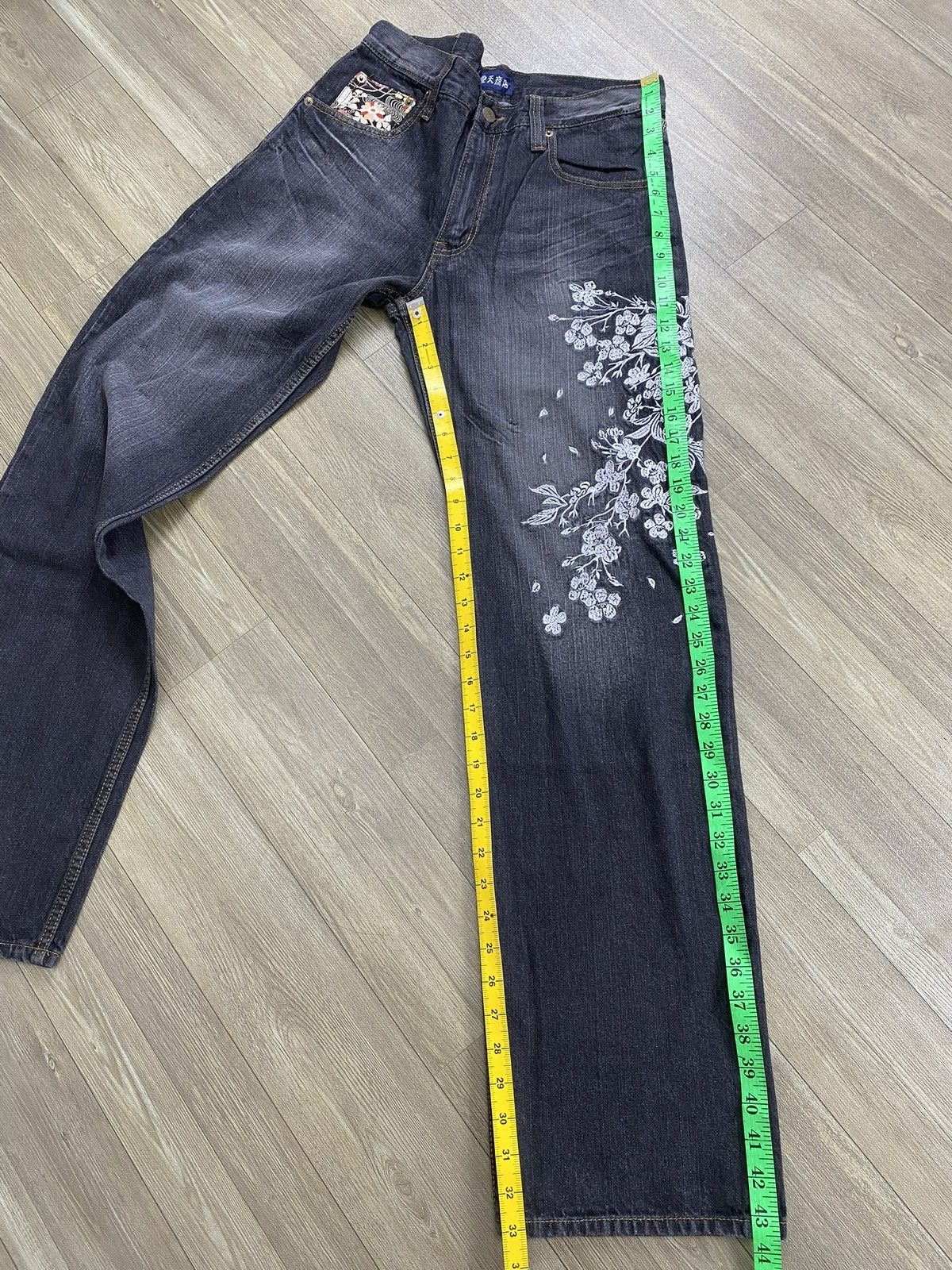 Karakuri Tamashii Vintage Karakuri Tamashii Koi Flowers Embroidery Jeansa Y2K Size US 30 / EU 46 - 19 Thumbnail