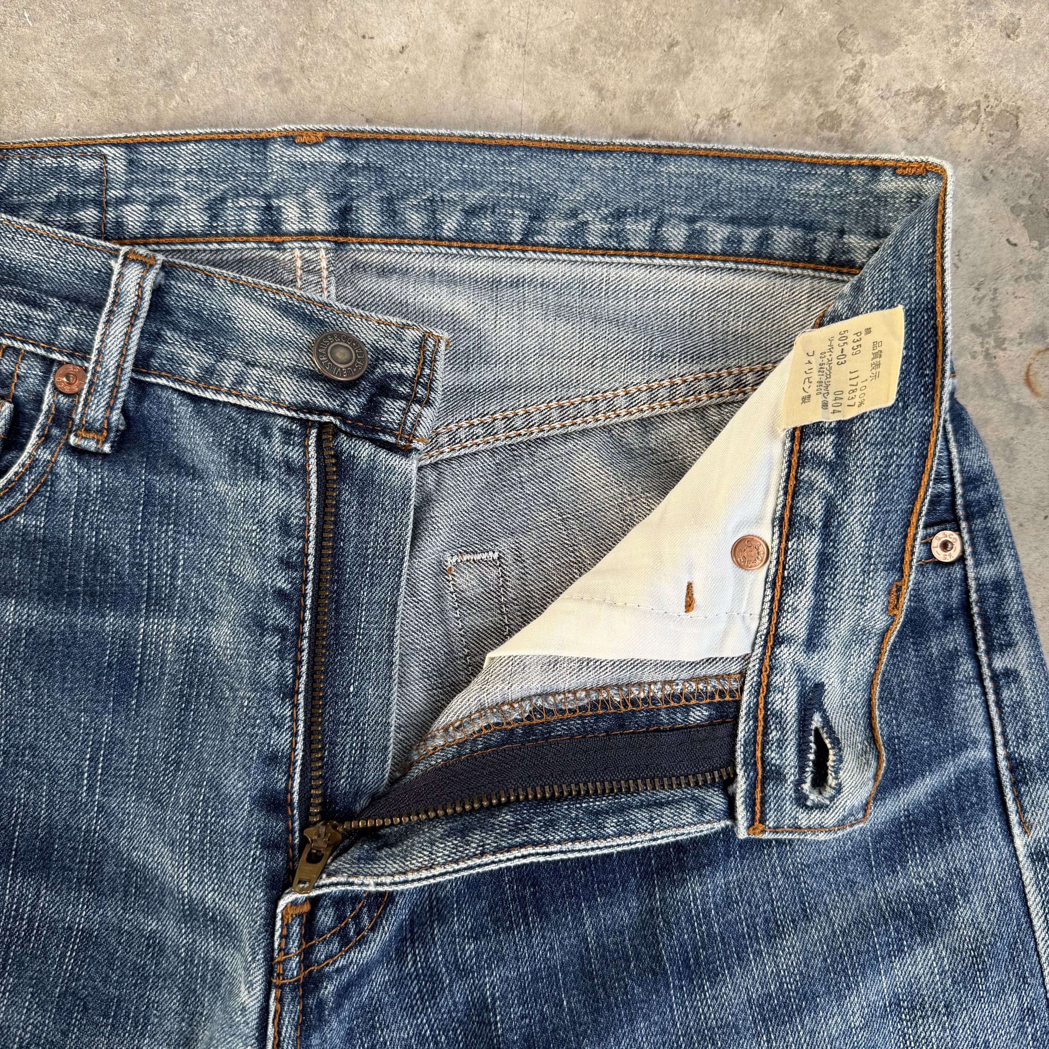 Levi's Vintage Clothing Vintage Levi's 505 Faded Mud washer Denim Jean Size US 31 - 6 Thumbnail