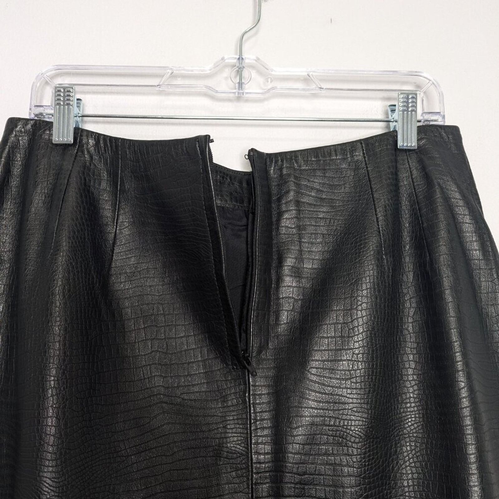 Liz Claiborne Liz Claiborne Vintage Black Soft Embossed Leather Mini Skirt Size 29" - 8 Thumbnail