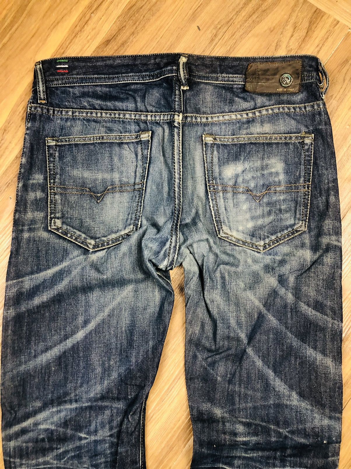 Diesel Diesel Buster 0838E Regular Slim Tapered Jeans (38) Size US 32 / EU 48 - 19 Thumbnail