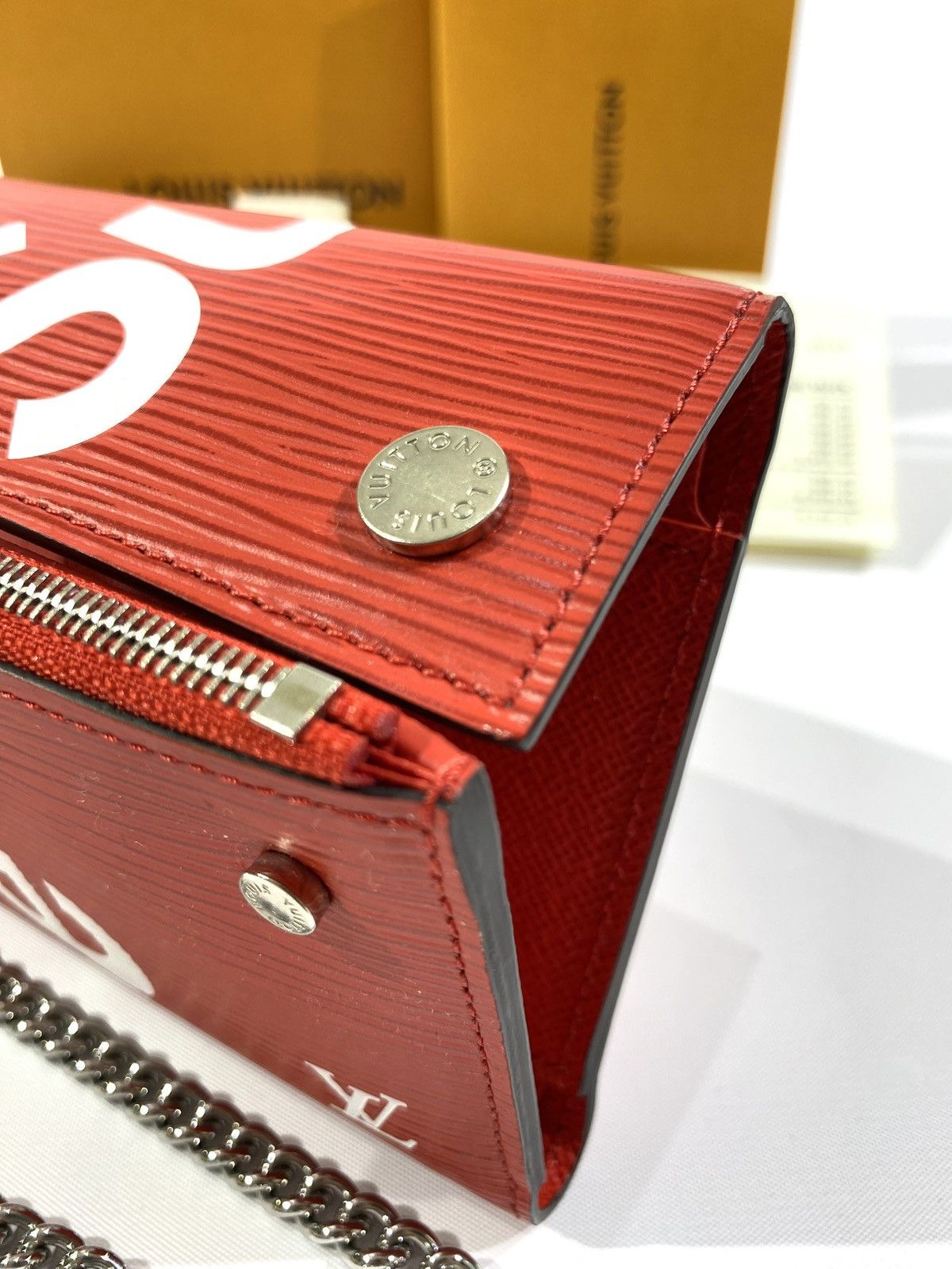 Louis Vuitton × Supreme Louis Vuitton X SUPREME Chain Wallet Red EPI Leather Size ONE SIZE - 2 Thumbnail