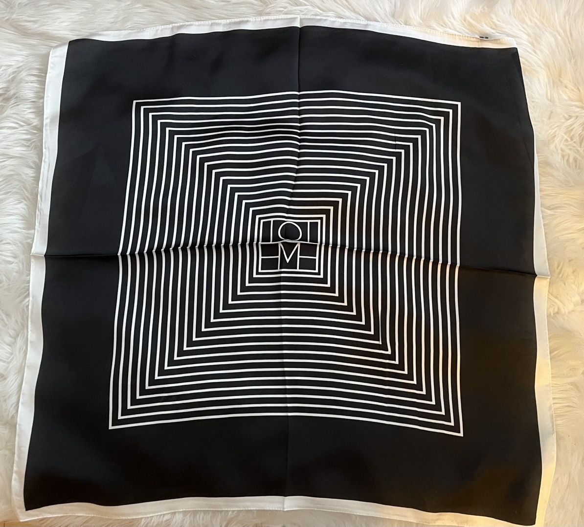 Other 🖤 Vintage "LOVE" Op-Art Silk Scarf Size ONE SIZE - 1 Preview