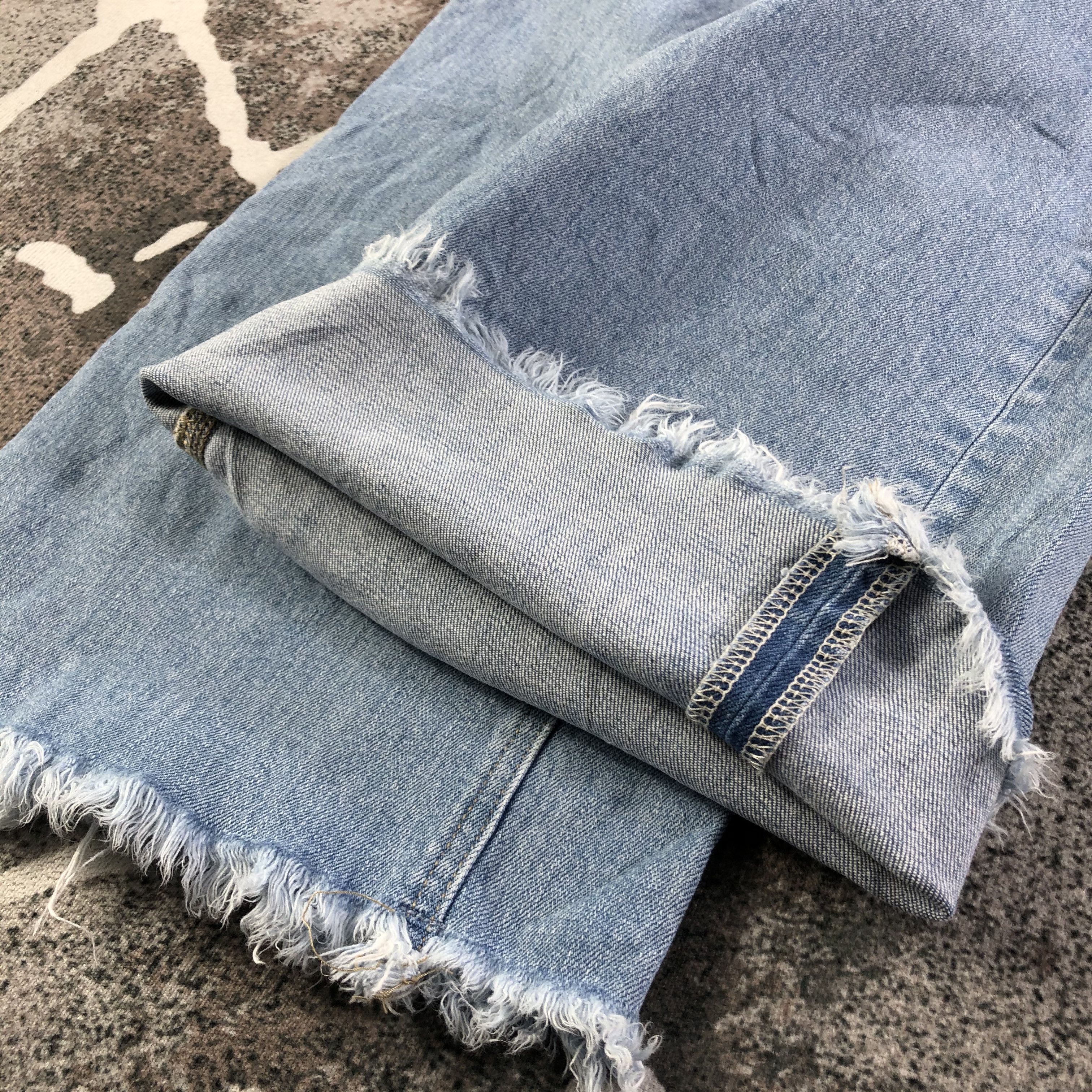 Japanese Brand Japanese Brand Medium Wash Flared Jeans KJ1986 Size 25" / US 0 / IT 36 - 6 Thumbnail