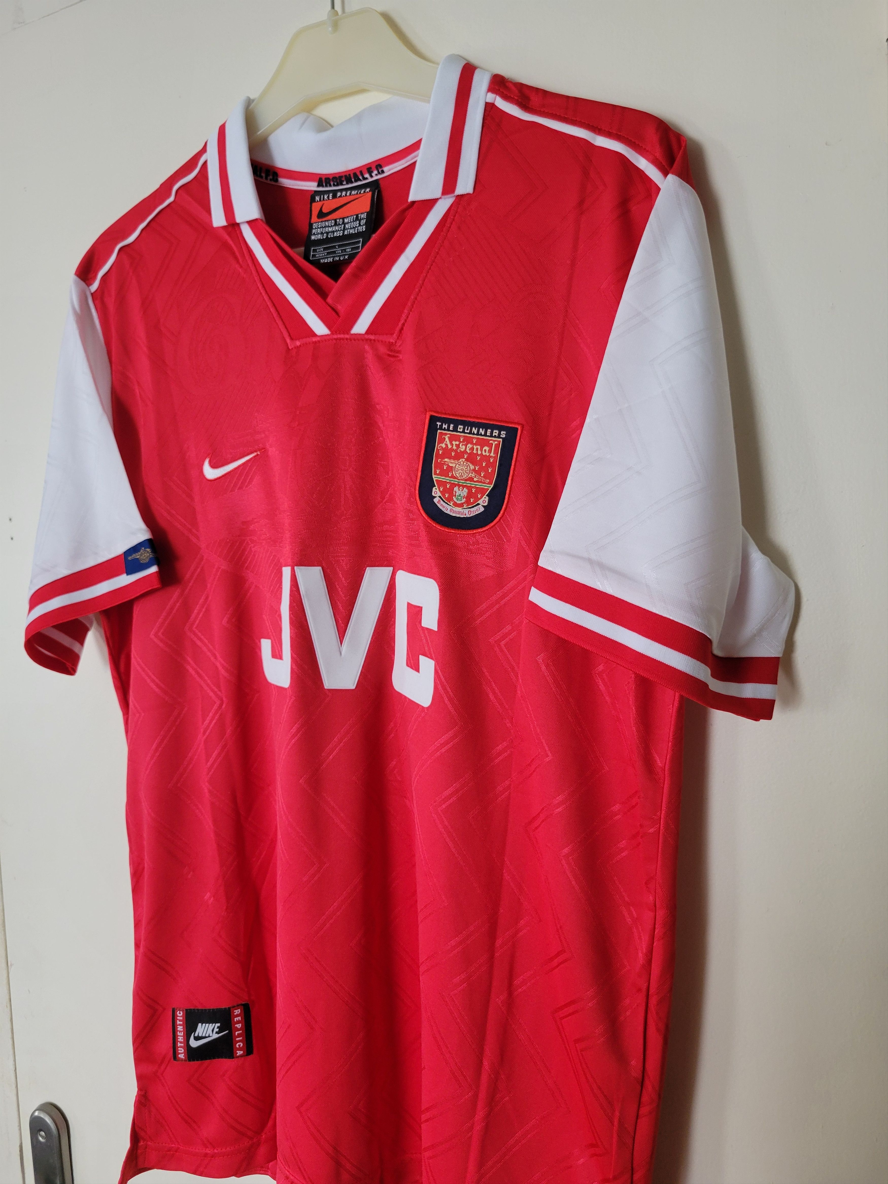 Other Bergkamp 10 Arsenal 1997-1998 Jersey vintage football shirt Size US L / EU 52-54 / 3 - 6 Thumbnail