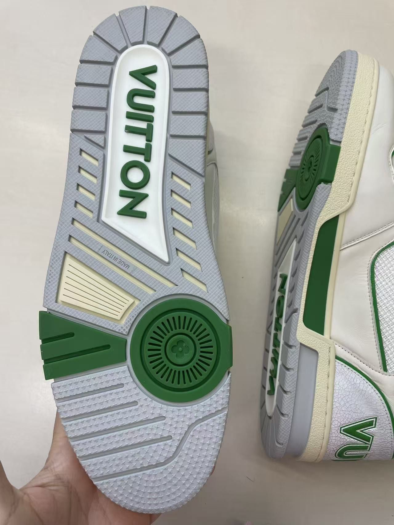 Louis Vuitton Louis Vuitton Green White Monogram Trainer Sneaker Size US 10 / EU 43 - 13 Thumbnail