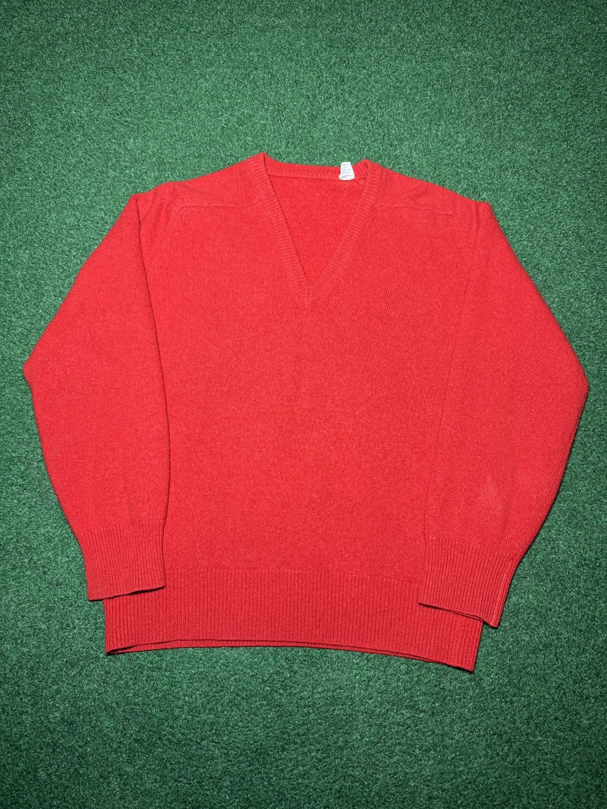 Vintage Vintage Cashmere 60s 70s Italian Red V Neck Small Sweater Size S / US 4 / IT 40 - 1 Thumbnail