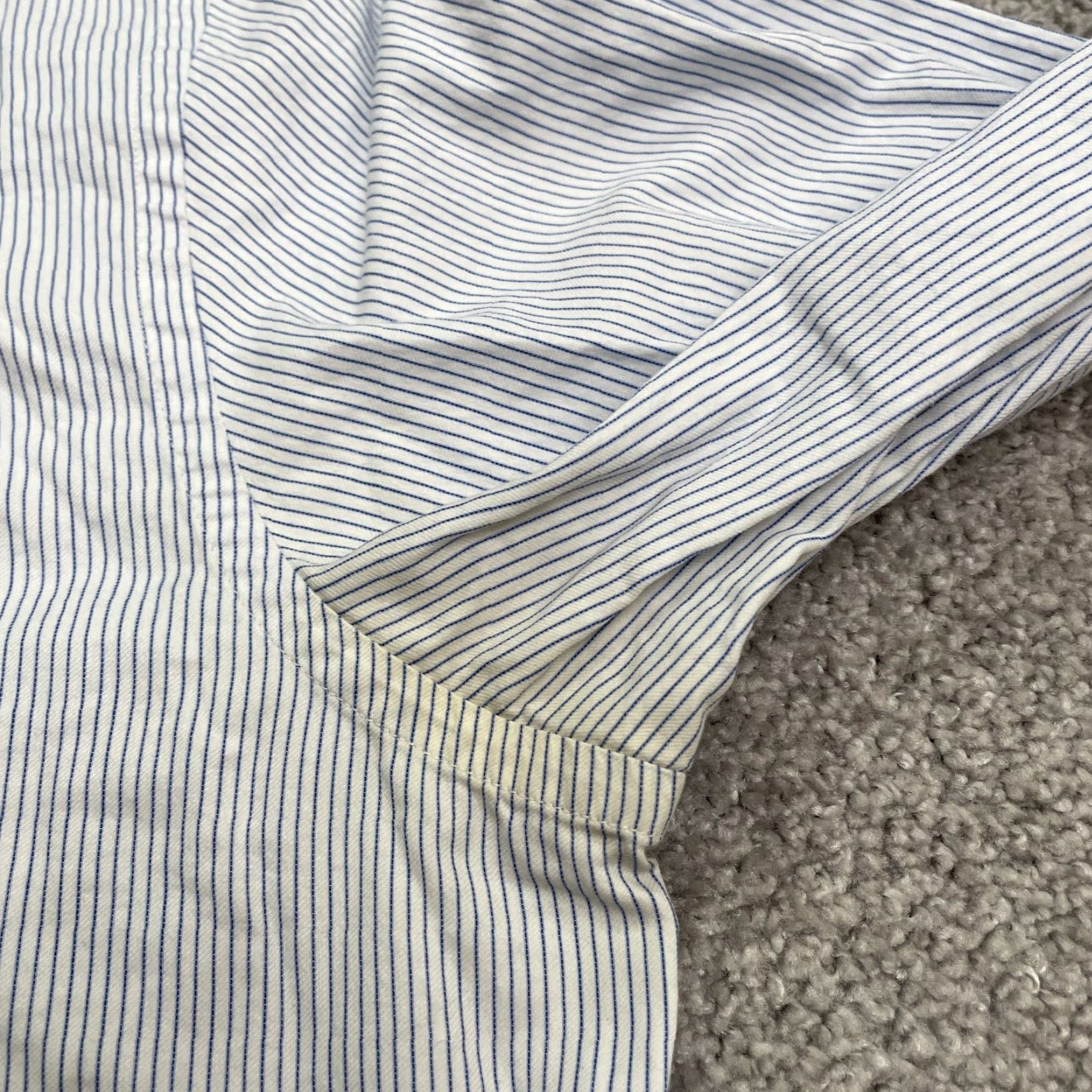 Mossimo VINTAGE Mossimo Dutti Dress Shirt Mens Large White Blue Pinstripe Classic) Size 42R - 3 Thumbnail