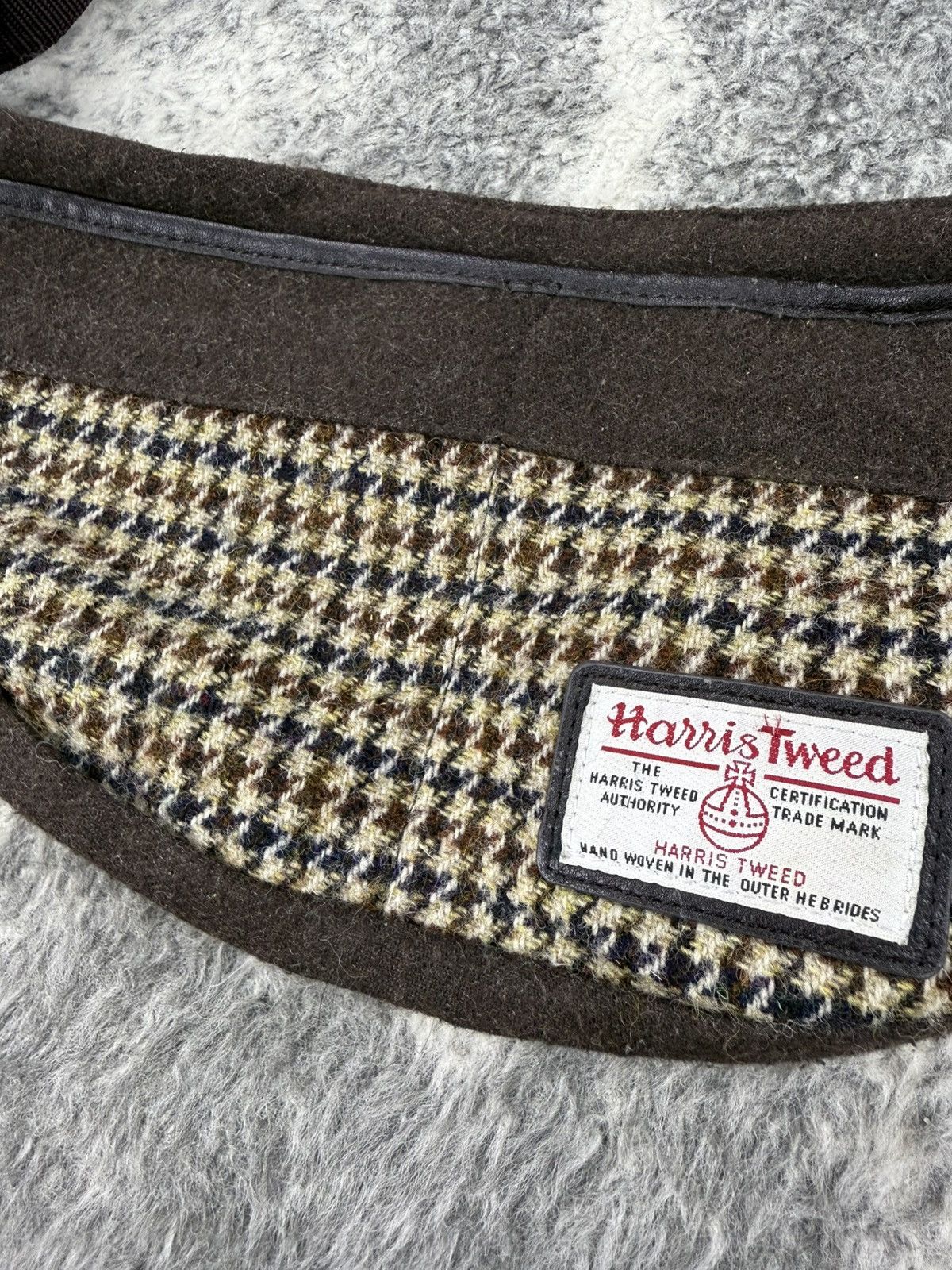 Harris Tweed × Japanese Brand Harris Tweed x Closshi Wool Banana Sling Bag Size ONE SIZE - 3 Thumbnail