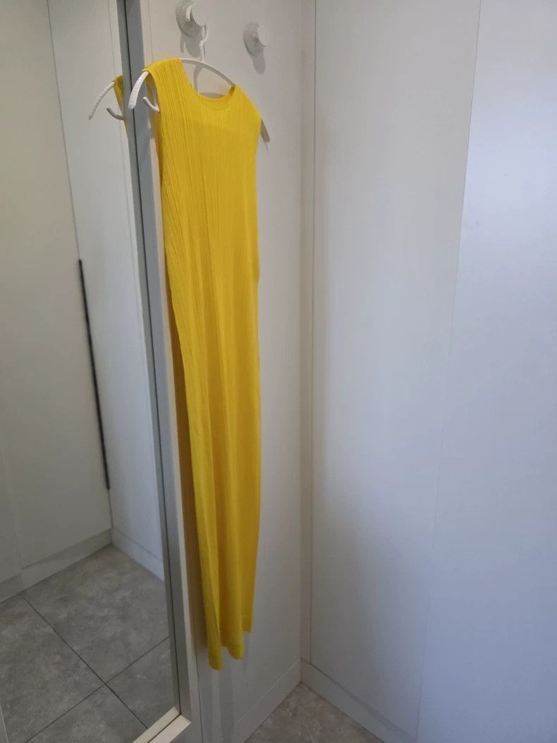Issey Miyake Issey Miyake size:3 Yellow pleated dress Size XS / US 0-2 / IT 36-38 - 2 Thumbnail