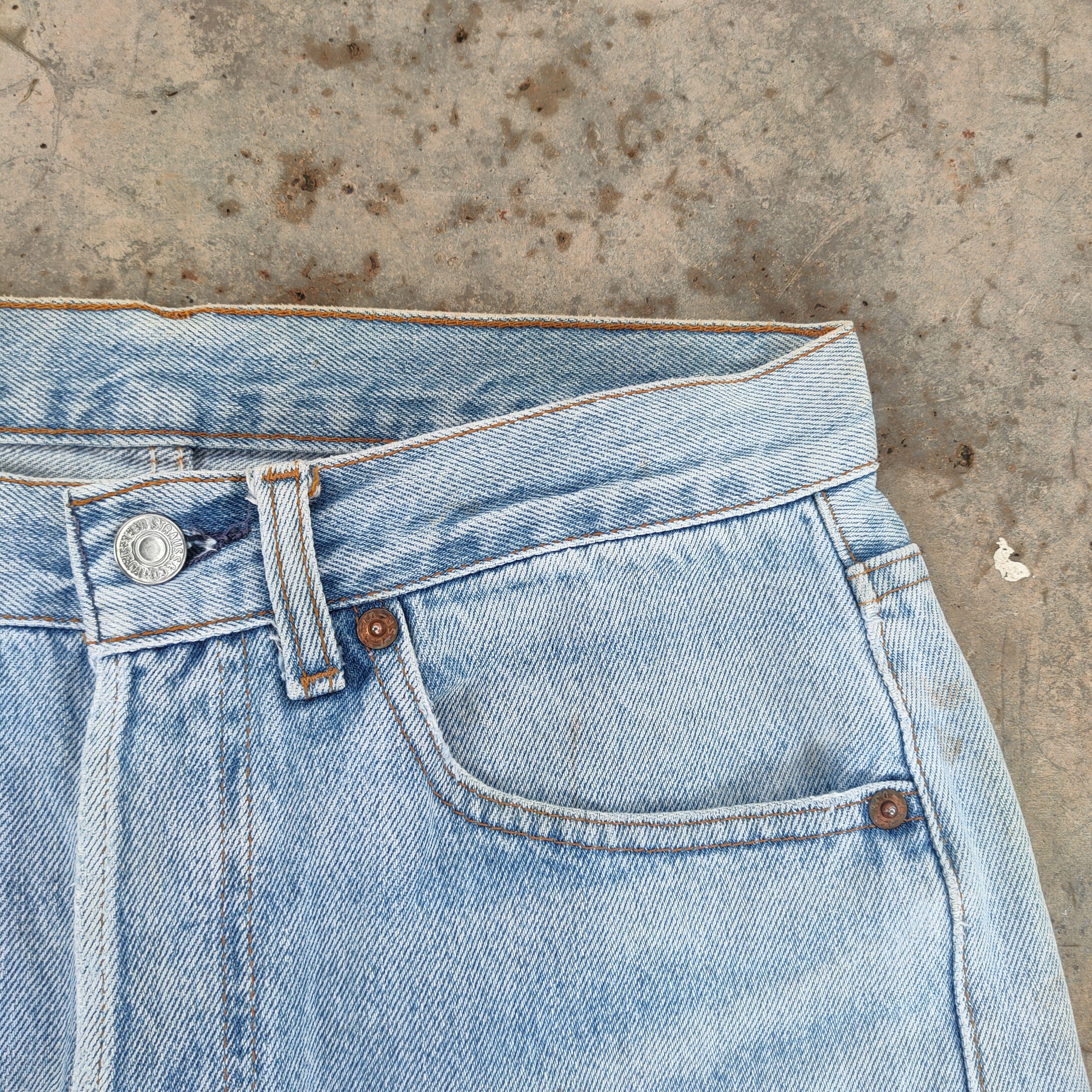 Levi's Vintage Clothing VINTAGE LEVI'S 501 90’ FADED DISTRESSED JEANS DENIM PANTS Size US 28 / EU 44 - 10 Thumbnail