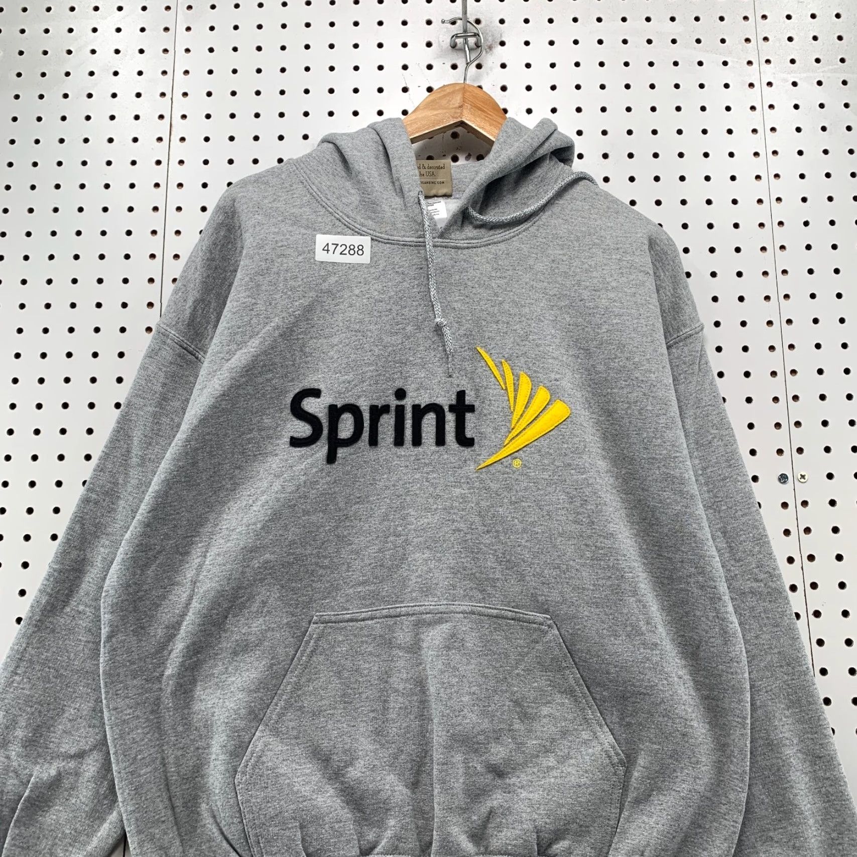Vintage VINTAGE New Sprint Cellular Hoodie Sweatshirt Men Large Gray Hooded Embroidered NWT Sweatshirt Pullover Crew Neck Cotton Fleece Size US L / EU 52-54 / 3 - 5 Thumbnail