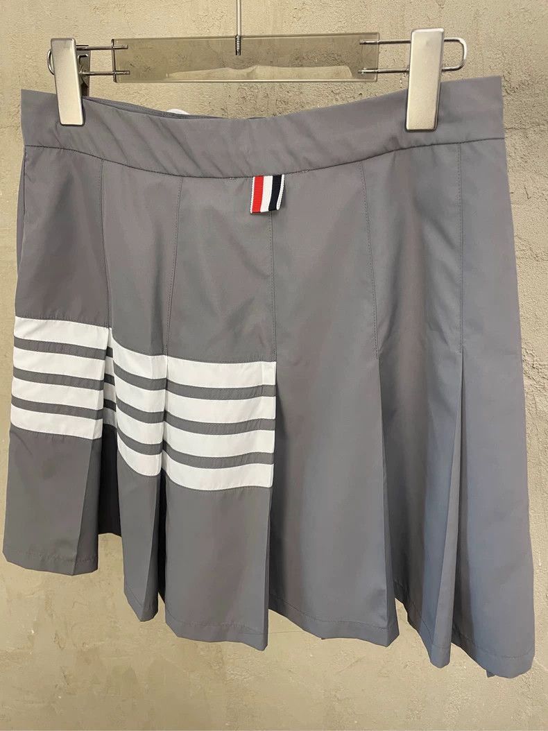 Thom Browne Thom browne Gray four-striped stitching half-skirt pleated Size 26" / US 2 / IT 38 - 4 Thumbnail