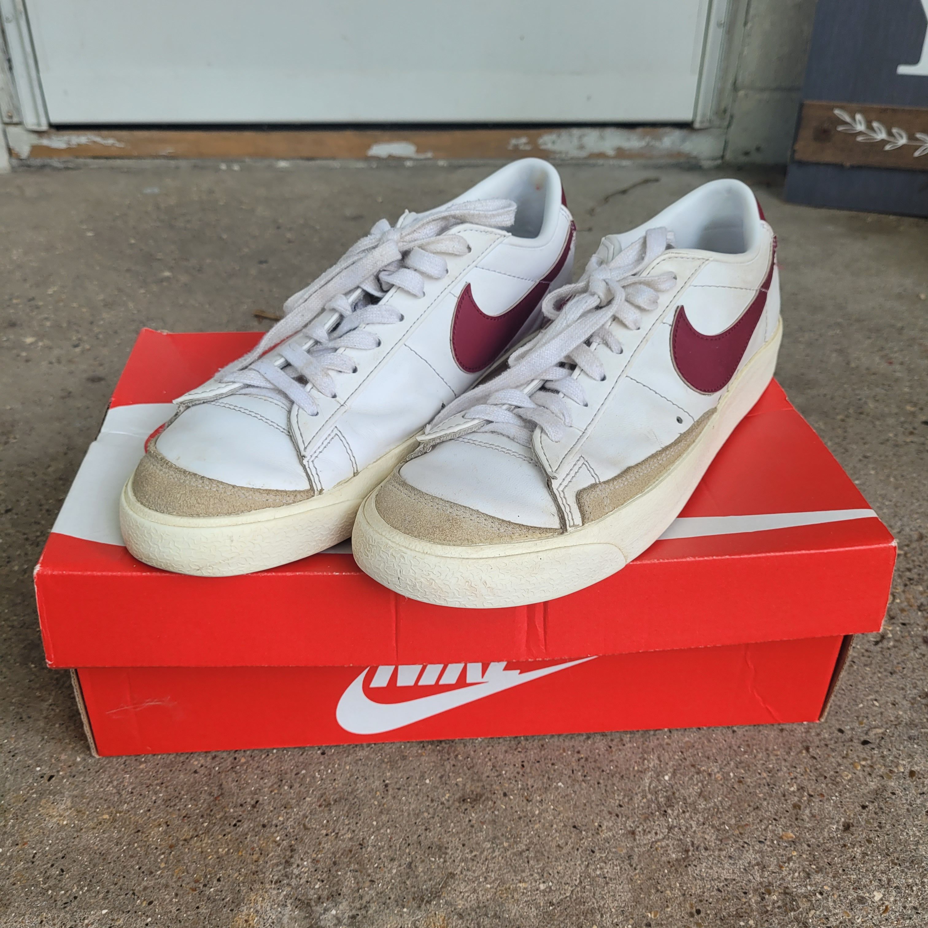 Nike Used Nike Blazer Low White/Red Size US 8 / EU 41 - 9 Thumbnail