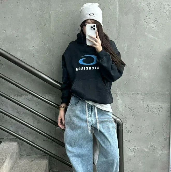 Balenciaga balenciaga black hoodie with logo. Size US L / EU 52-54 / 3 - 6 Thumbnail
