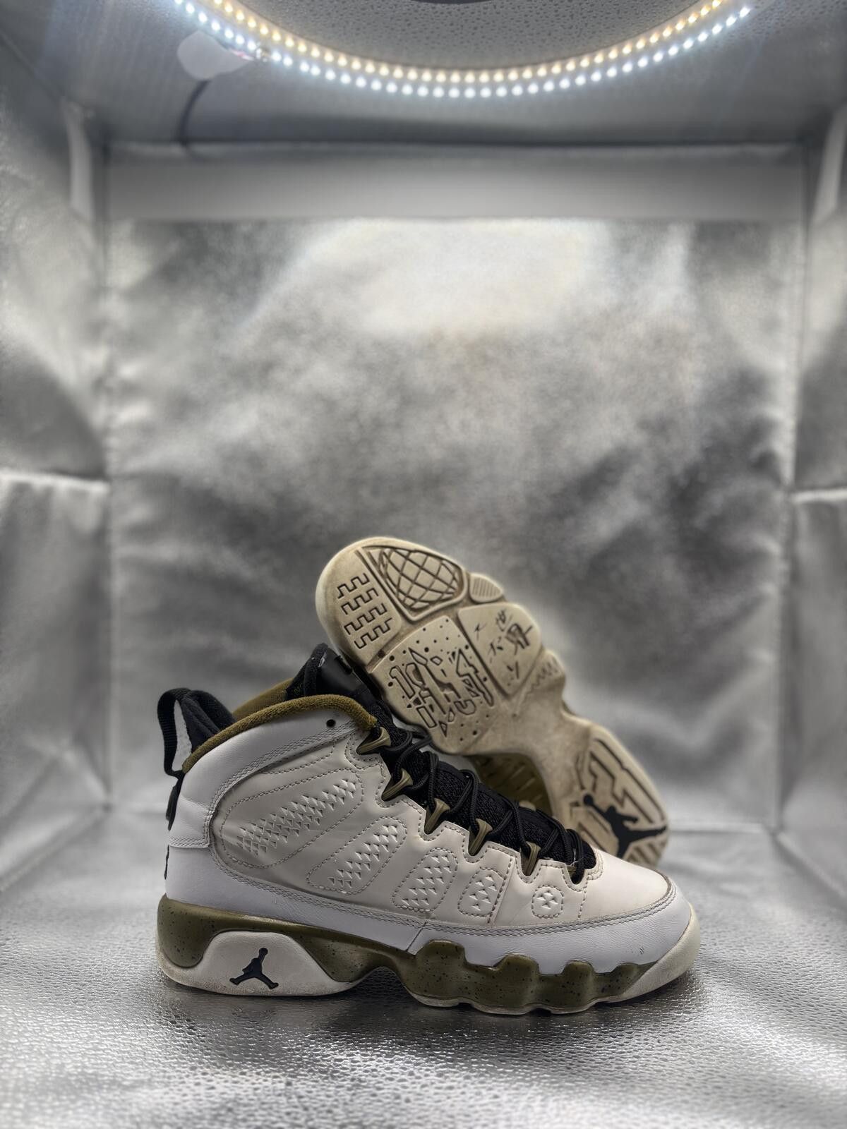 Jordan Brand Air Jordan 9 statue GS Size US 5.5 / EU 38 - 1 Thumbnail
