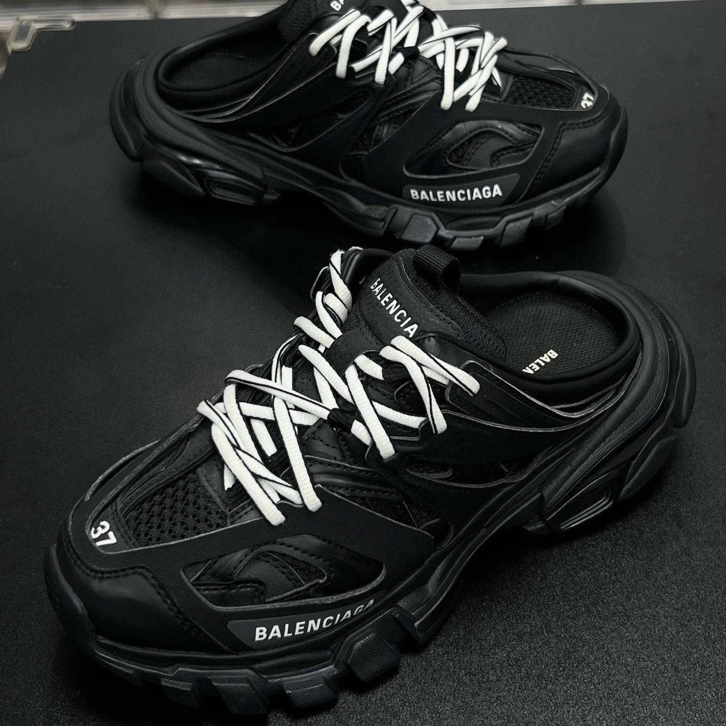 Balenciaga Balenciaga Black Designer Casual Size US S / EU 44-46 / 1 - 1 Thumbnail