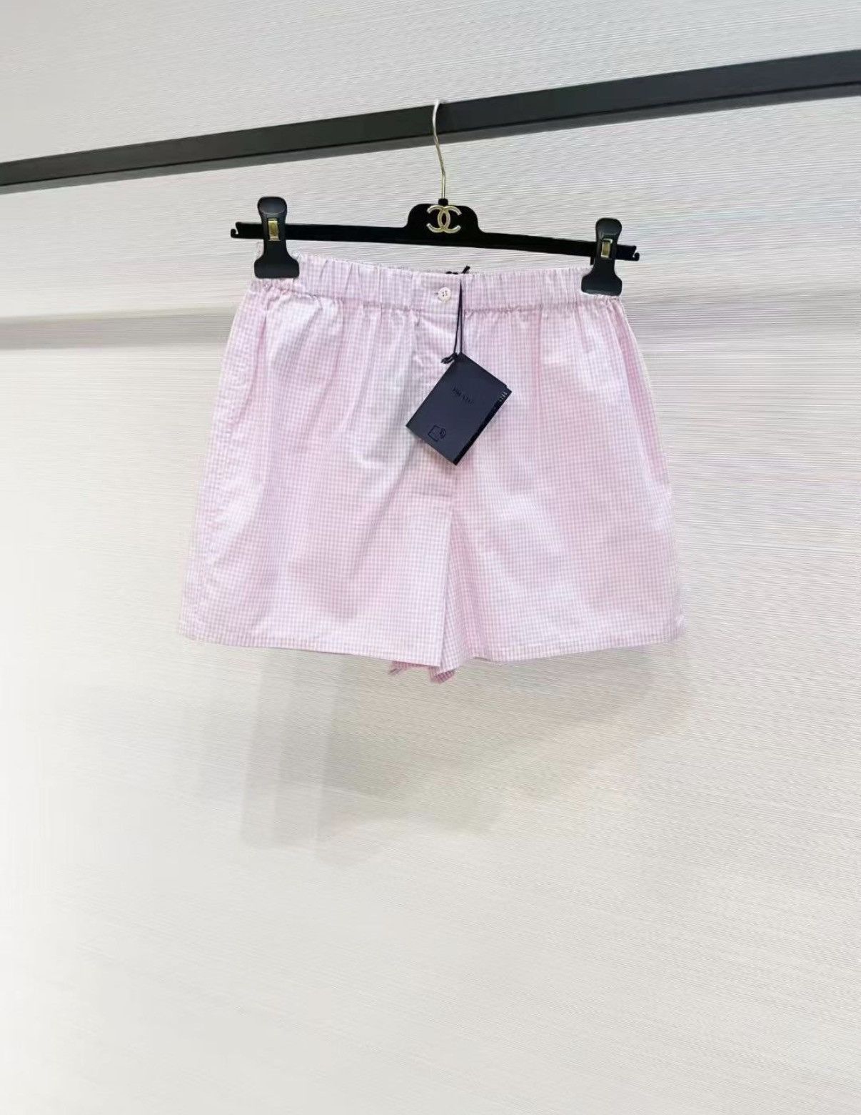 Prada Prada Pink Plaid Women's Shorts J33 Size 25" / US 0 / IT 36 - 1 Thumbnail