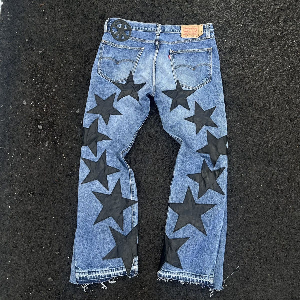 Other Black PenthStar on Levis 501 Size US 34 / EU 50 - 1 Thumbnail