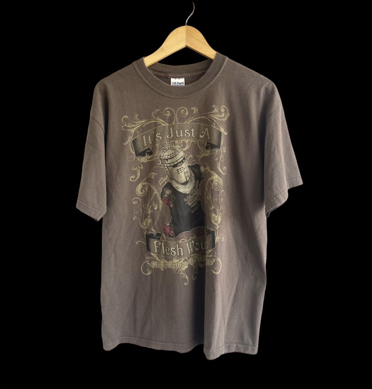 Vintage Vintage 2006 Monty Python And The Holy Grail Movie tee Size US L / EU 52-54 / 3 - 4 Thumbnail