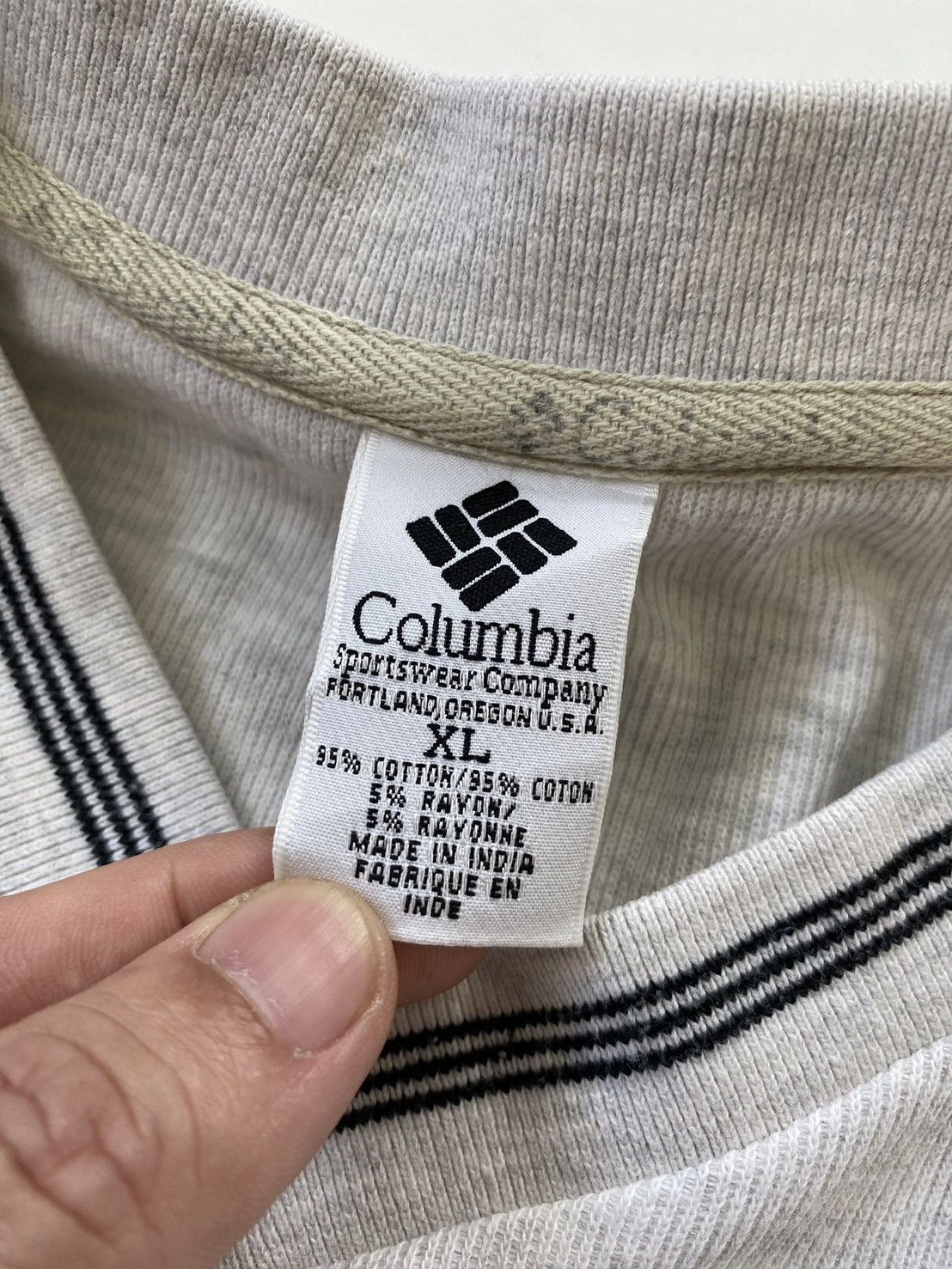Columbia × Vintage Vintage Columbia V Neck Tee Size US XL / EU 56 / 4 - 2 Thumbnail