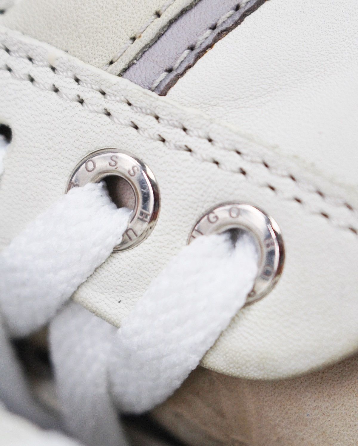 Hugo Boss × Vintage 2010S HUGO BOSS WHITE LEATHER LOW-TOP SNEAKERS Size US 7 / EU 40 - 7 Thumbnail