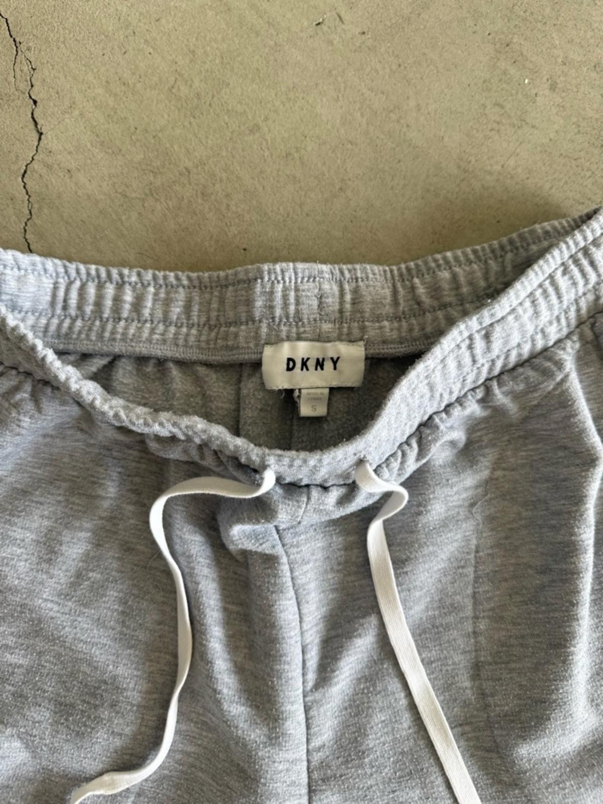 DKNY DKNY / Logo Tape Side Jogger Sweatpants / gray Size 28" / US 6 / IT 42 - 2 Thumbnail
