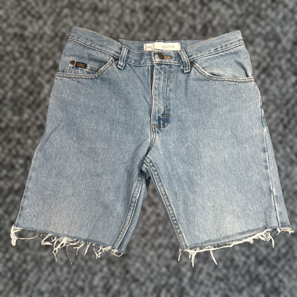 Lee LEE Bermuda Shorts Denim 31 Blue Light Wash Regular Fit 5-Pocket Men Size 31 Beach Summer USA Vintage? (Note: Vintage flag omitted if not vintage) Size US 31 - 1 Thumbnail