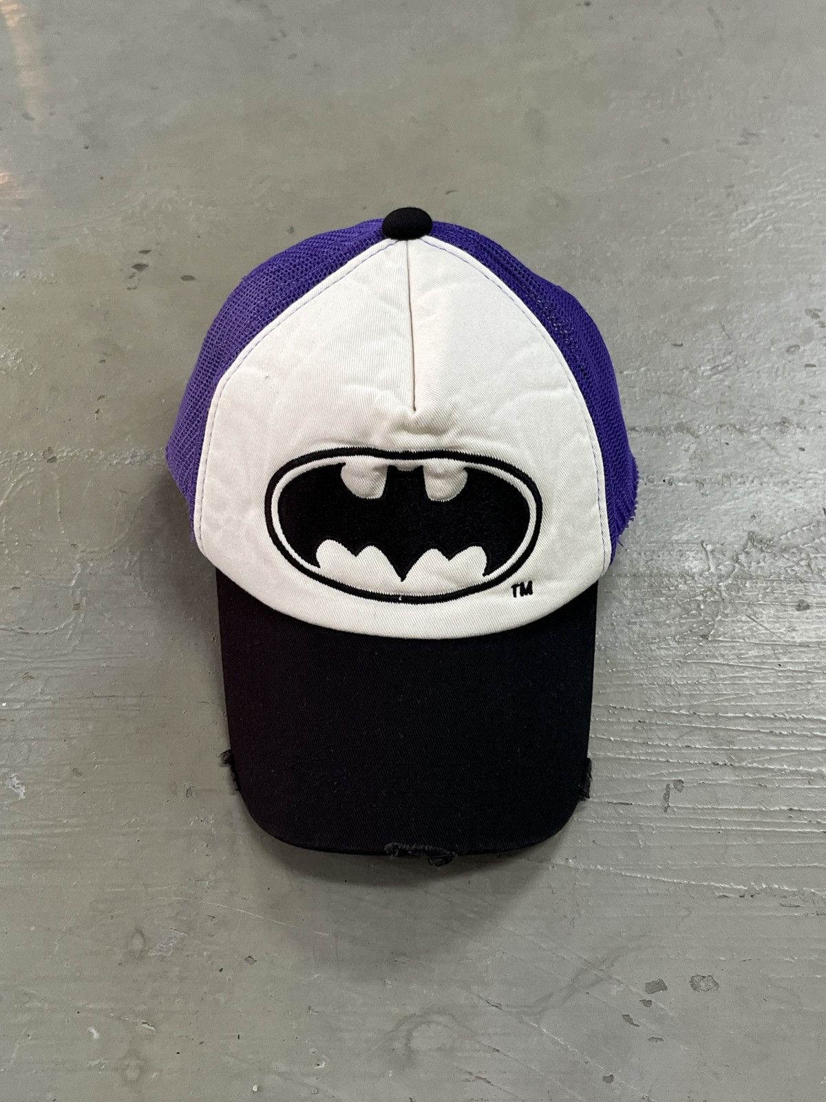 DC Comics Vintage 2000's Batman Official Distressed Trucker Size ONE SIZE - 2 Thumbnail