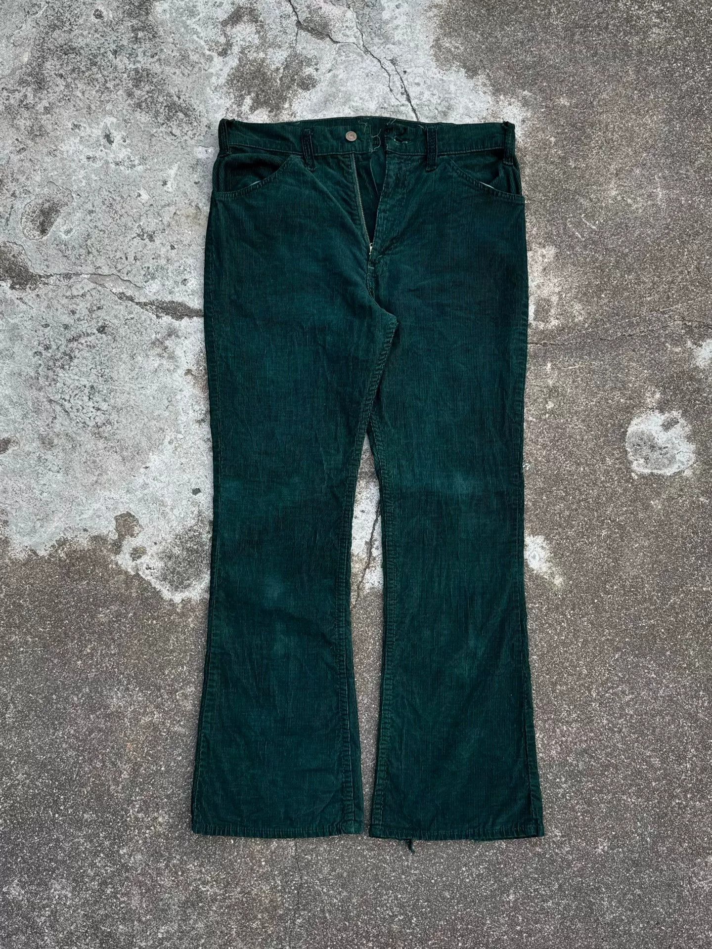 Vintage Vintage Levi's 646 Corduroy Flare Pants Size US 32 / EU 48 - 1 Thumbnail