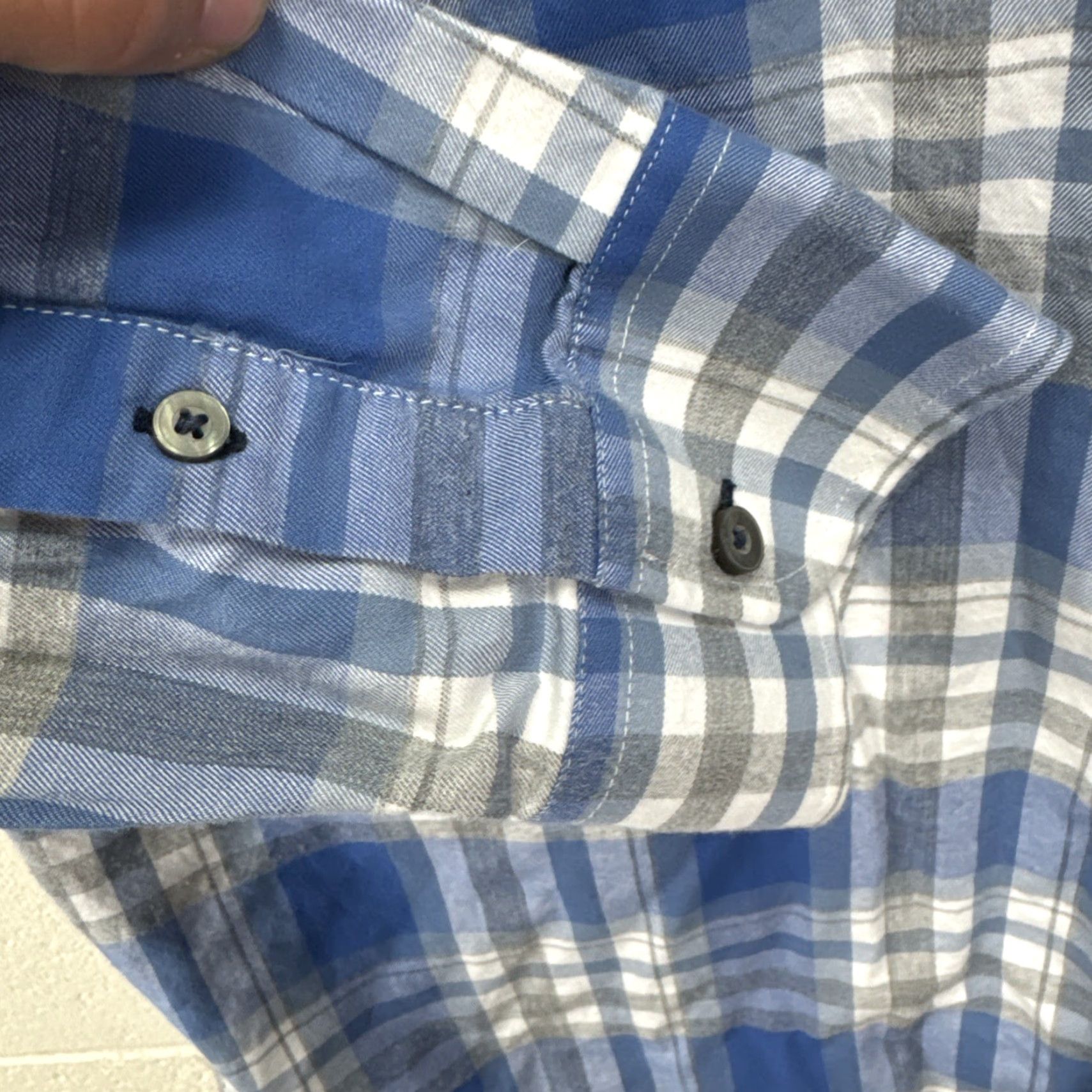 UNTUCKit UNTUCKit Shirt Men XL Blue Gray White Plaid Button-Up Long Sleeve Casual Fiano - Cotton Flannel, Regular Fit, Classic Winter Wear Size US L / EU 52-54 / 3 - 6 Thumbnail