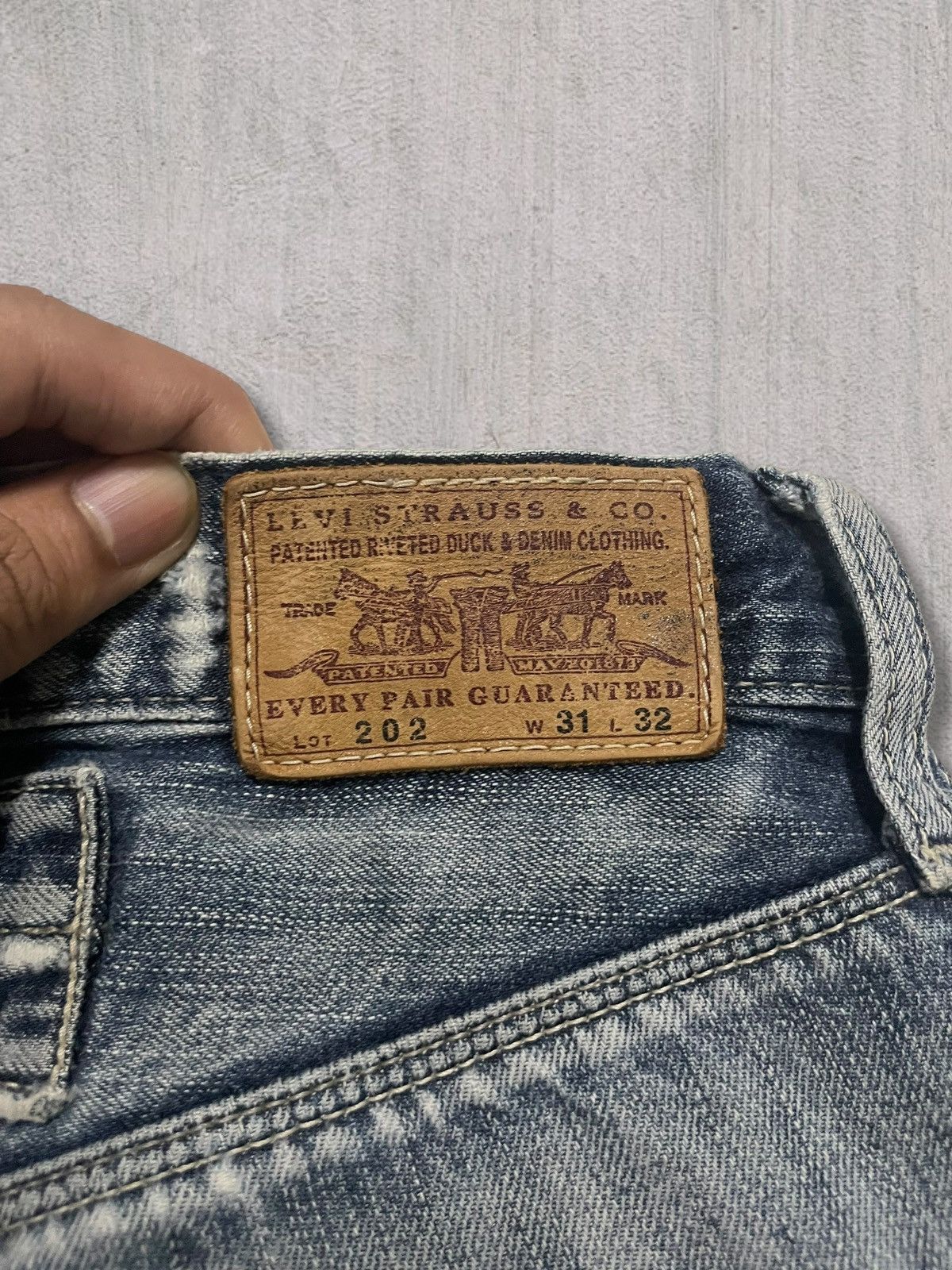 Levi's Vintage Clothing Vintage Levi’s 202 Back Buckle Distressed Blue Wash Jeans Size US 31 - 10 Thumbnail
