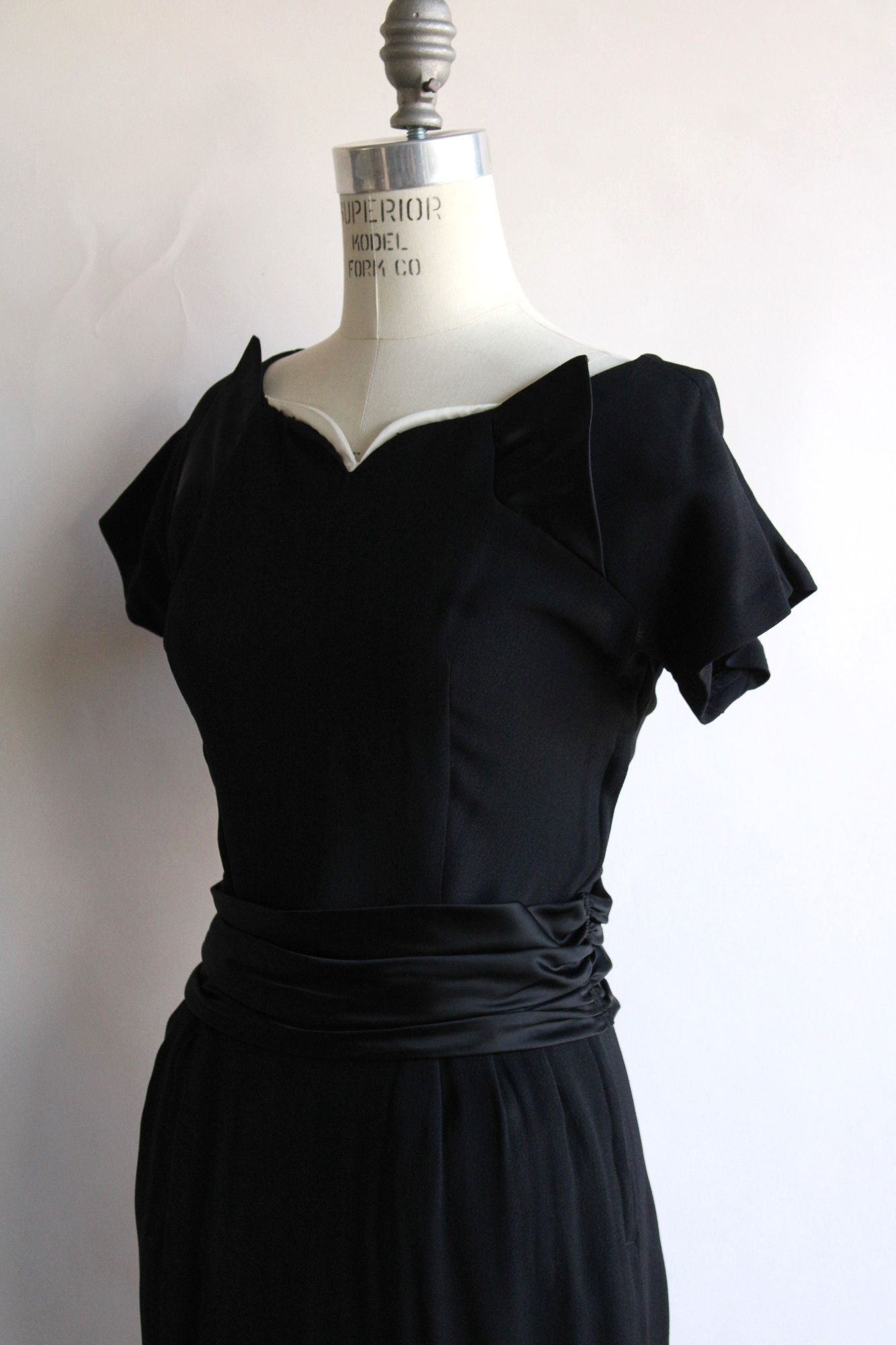 Vintage Vintage 1950s Dress, Black Rayon Dress With Cummerbund Belt Size S / US 4 / IT 40 - 7 Thumbnail