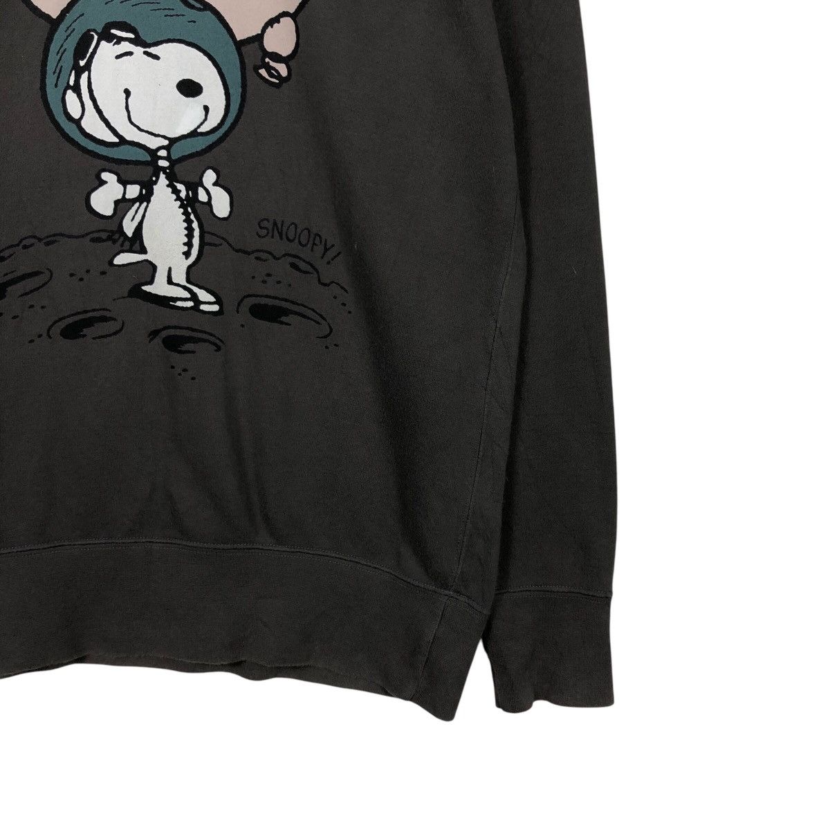 Japanese Brand Vintage Uniqlo UT First Beagle on the Moon Snoopy Sweatshirt Size US M / EU 48-50 / 2 - 6 Thumbnail