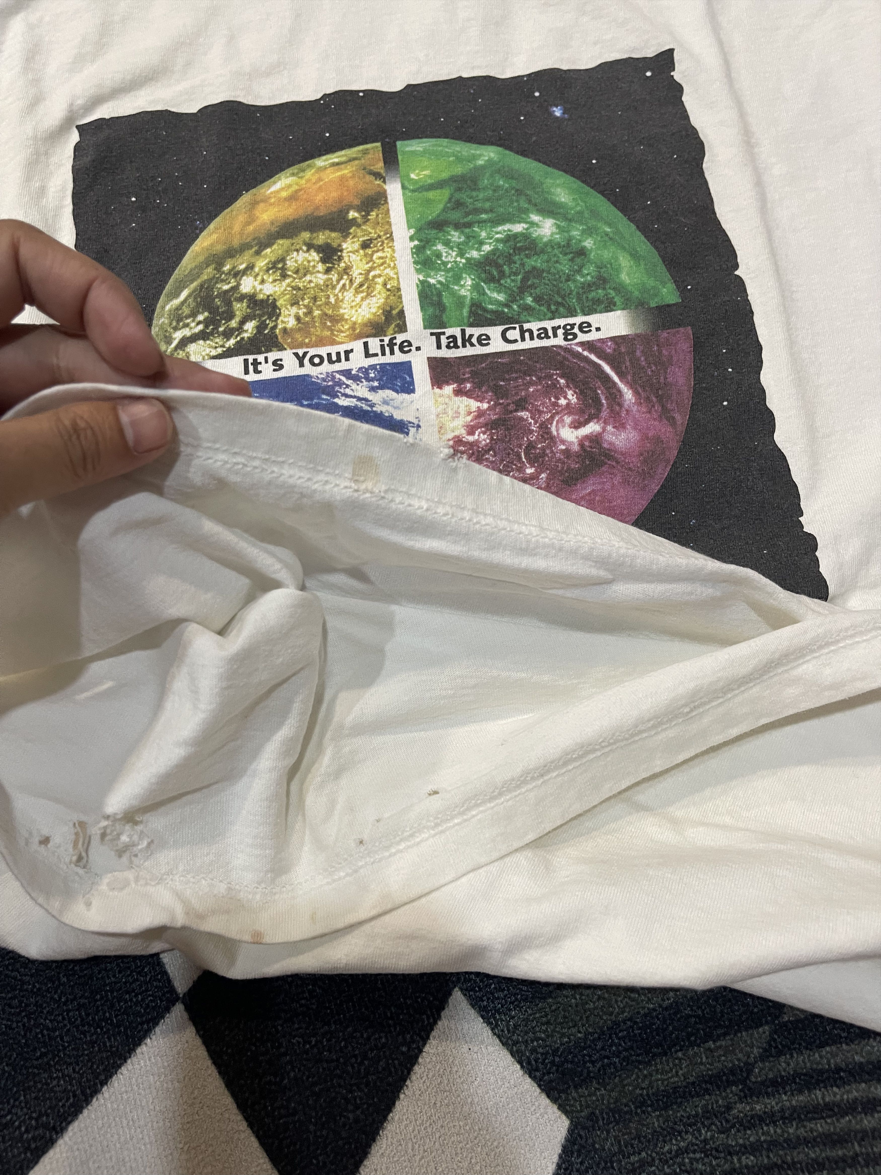 Vintage intage 90s Discover Card "Take Charge" Earth Graphic T-Shirt Size US XL / EU 56 / 4 - 5 Thumbnail