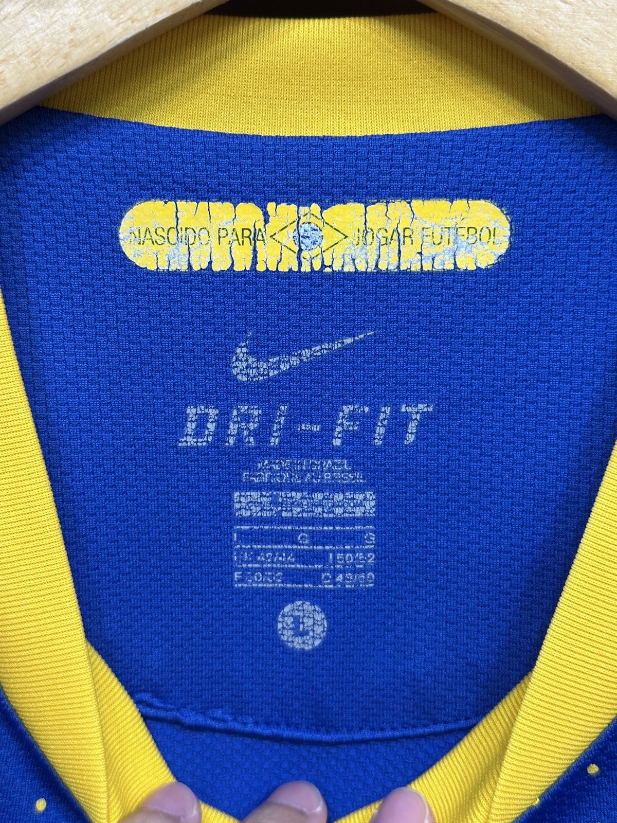Nike Brazil 2010-11 Away Nike Jersey Size US L / EU 52-54 / 3 - 9 Thumbnail