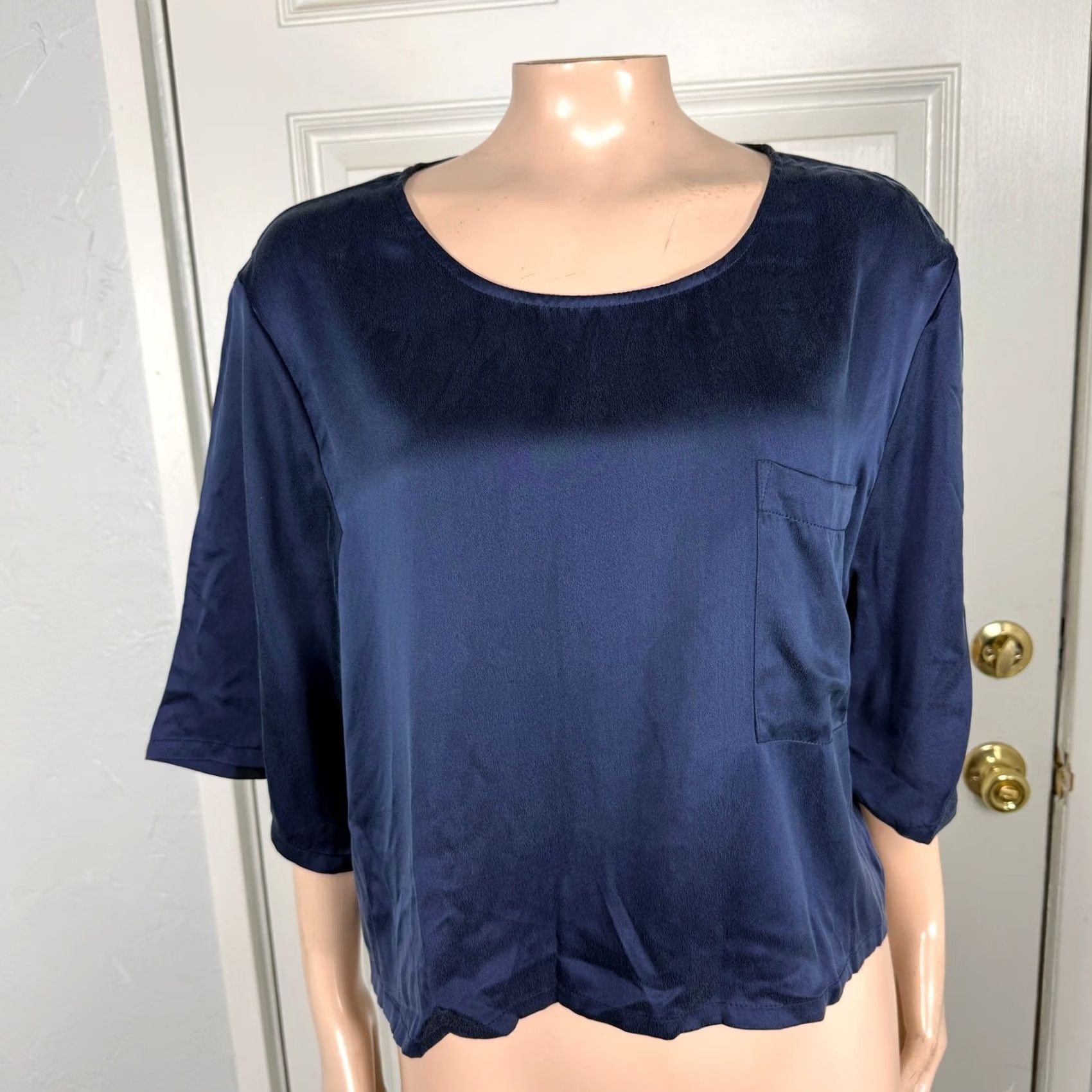 Lunya Lunya Women's Sleep Shirt XL Silk Pajama Top Navy Short Sleeve Collared Button Pocket Housewear Bedtime Blouse Womens XL Satin Size XL / US 12-14 / IT 48-50 - 2 Thumbnail