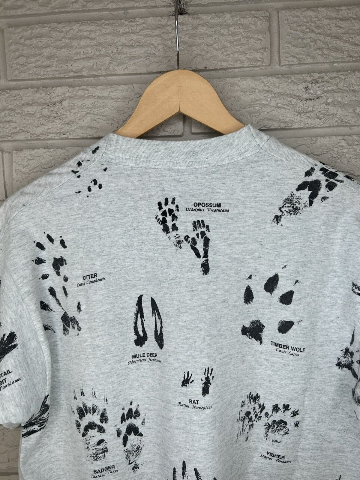 Vintage Vintage 90s Alaska Wildlife Animal Footprint AOP Art T Shirt Size US L / EU 52-54 / 3 - 12 Thumbnail