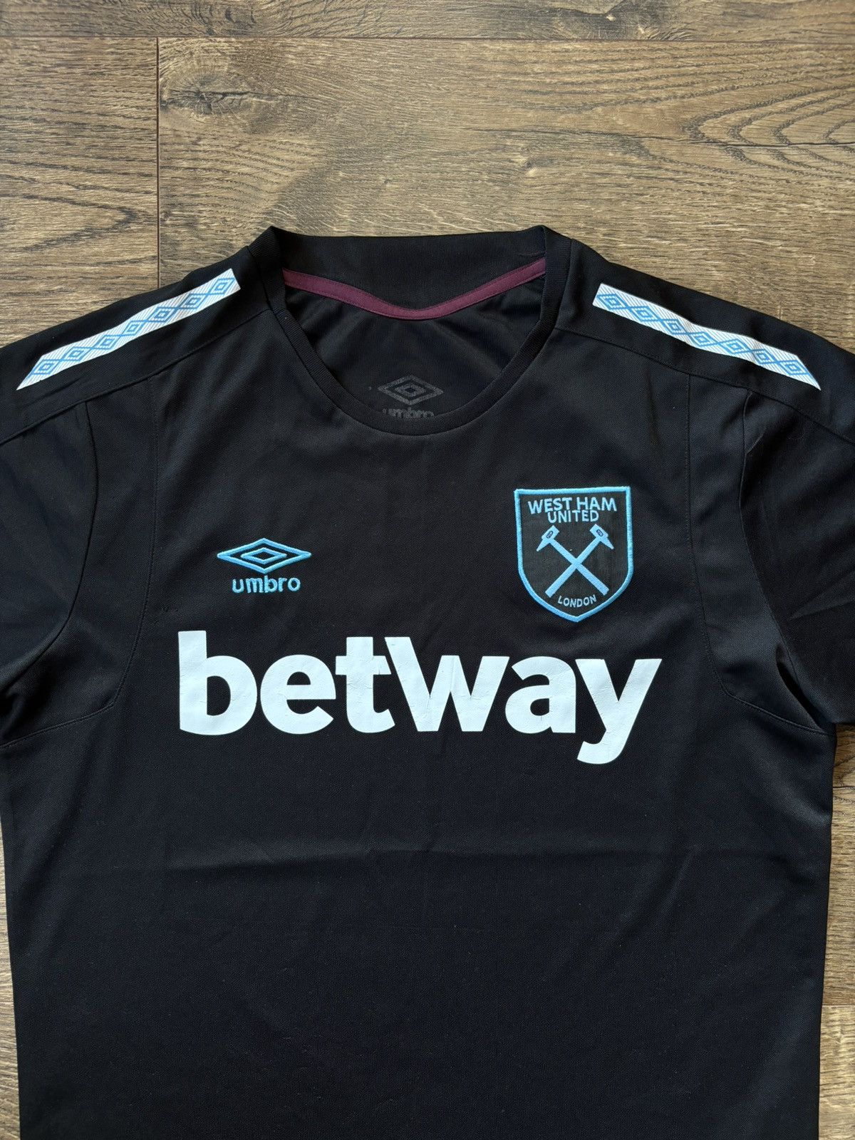 Umbro Jersey West Ham United 2017/2018 Umbro Soocer sz L Size US L / EU 52-54 / 3 - 7 Thumbnail