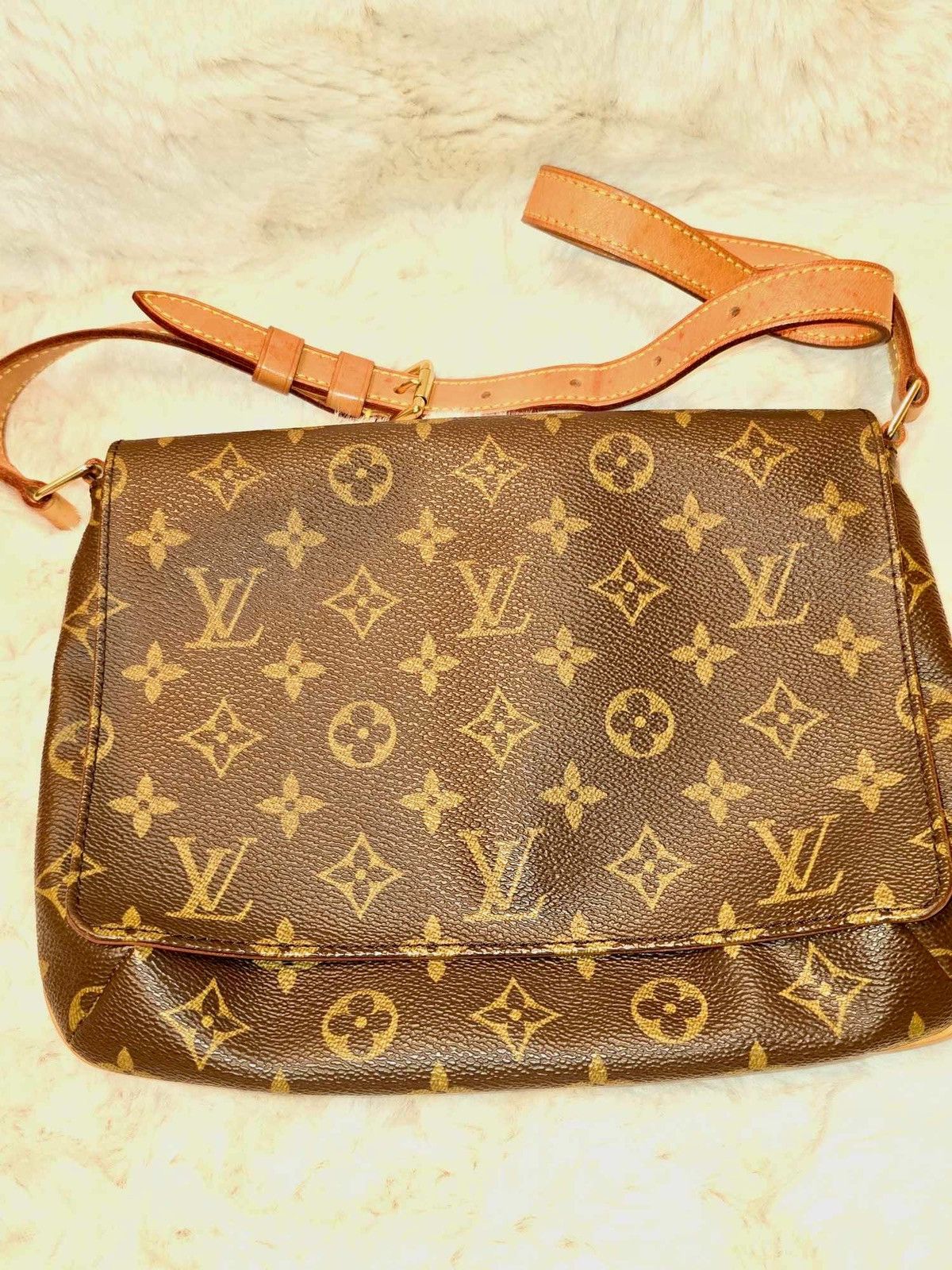 Louis Vuitton Louis Vuitton Musette Tango Size ONE SIZE - 1 Thumbnail