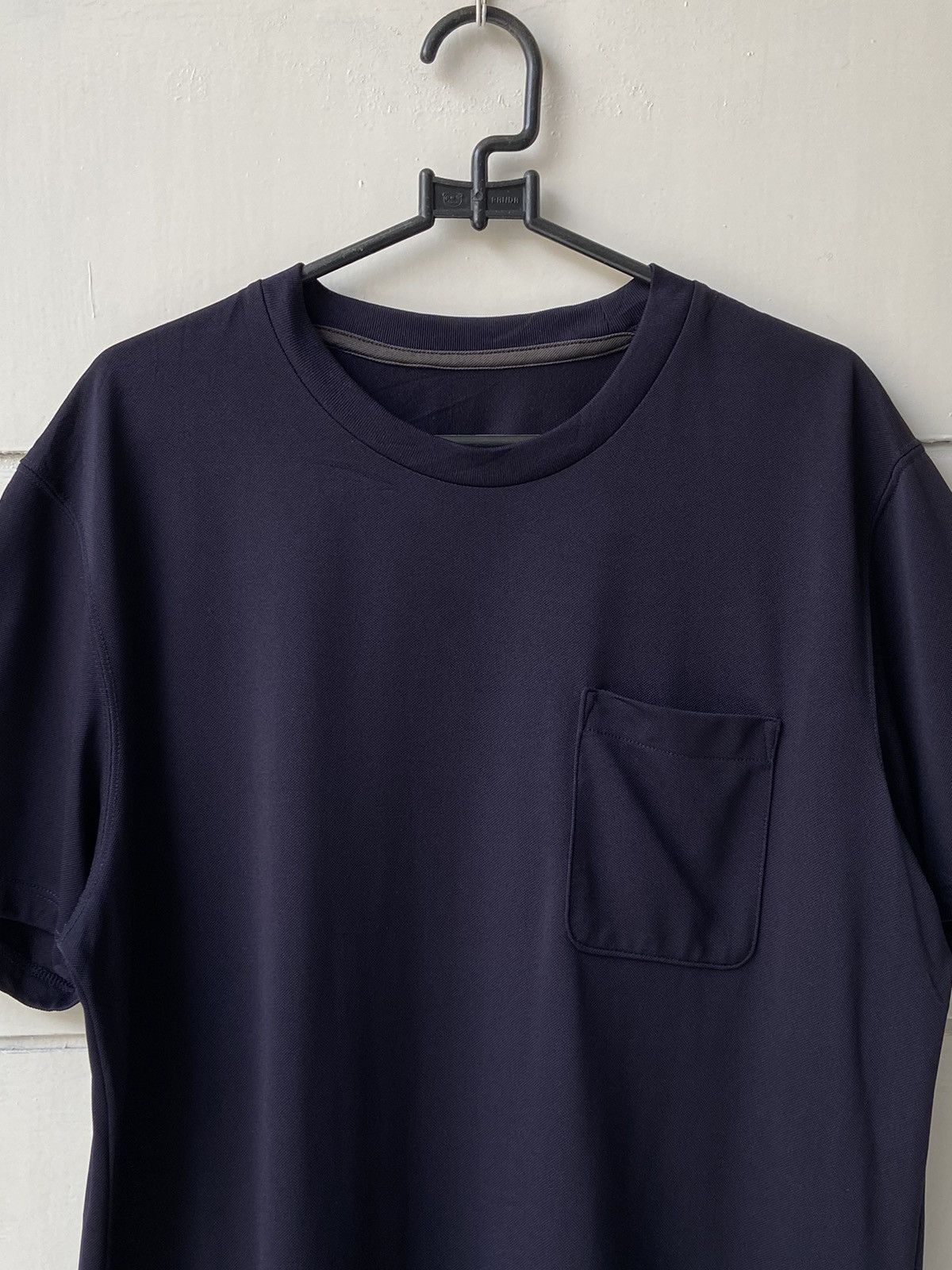 Uniqlo UNIQLO Navy T-Shirt Size US S / EU 44-46 / 1 - 3 Thumbnail