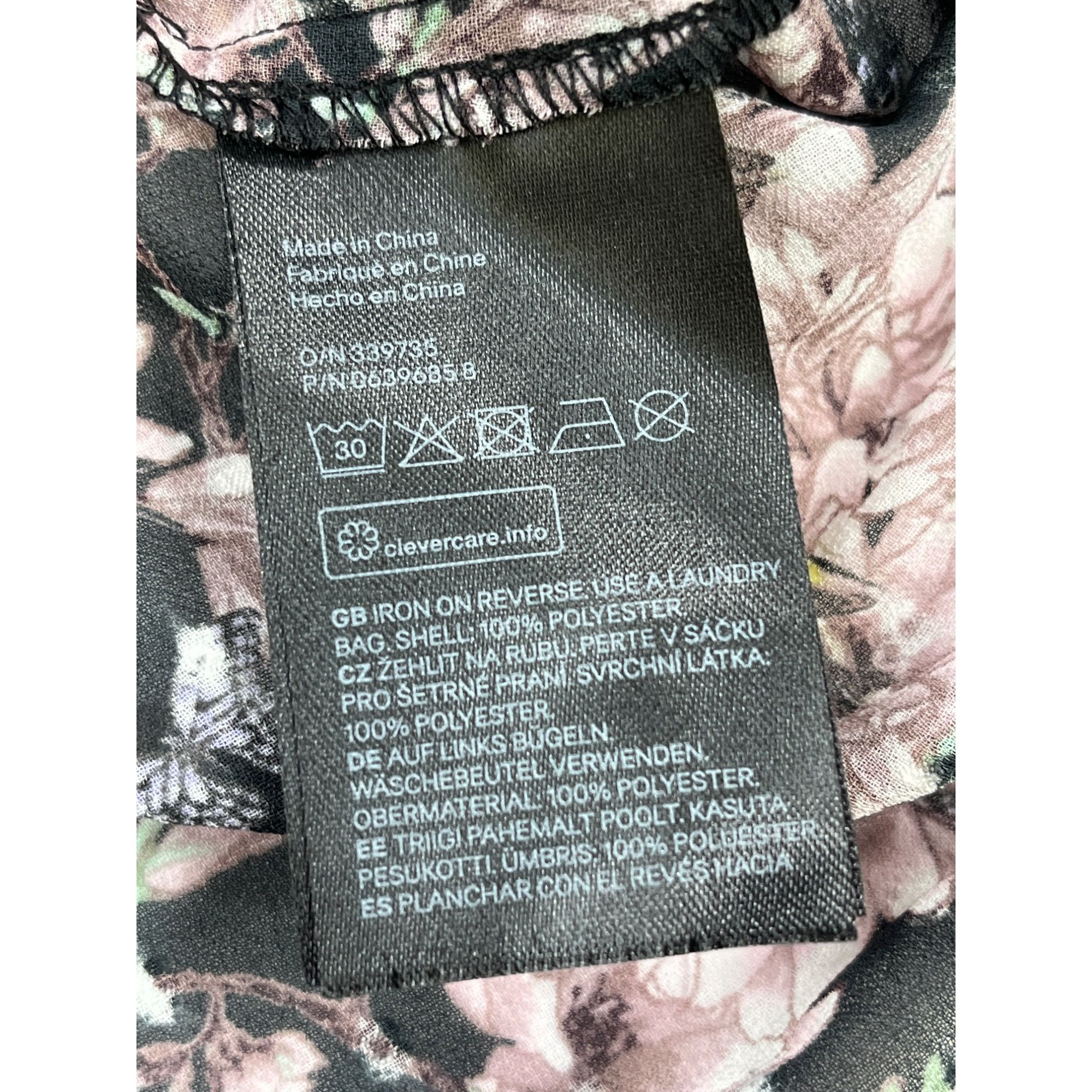 H&M H&M SKU 7685 Womens Long Sleeve Button Up Floral Ruffle Blou Size M / US 6-8 / IT 42-44 - 10 Thumbnail